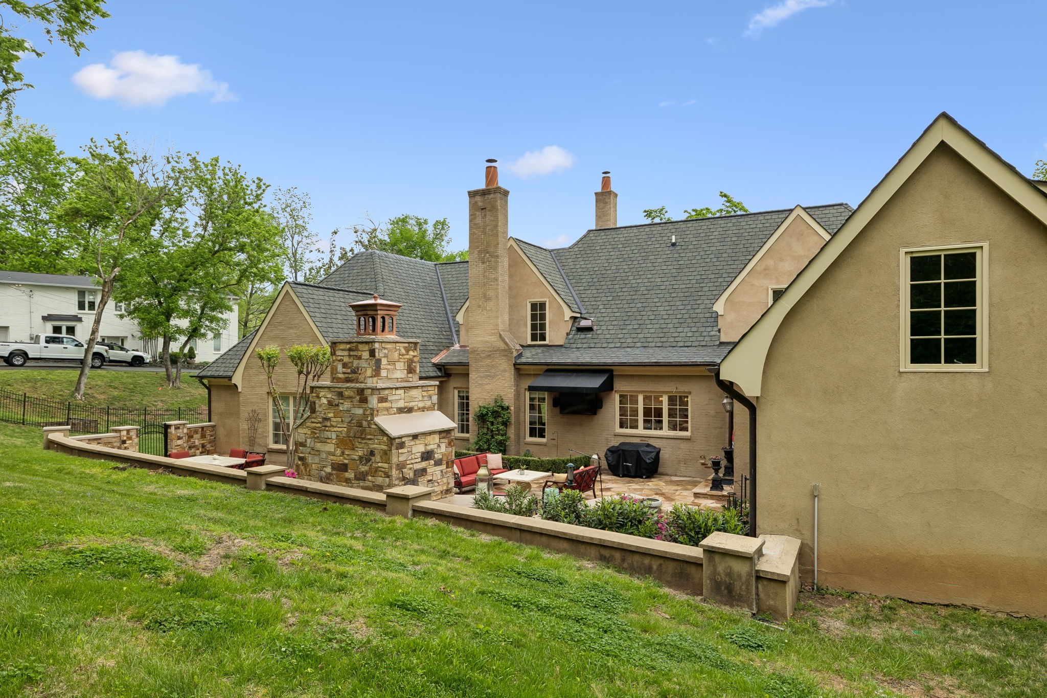 2127 Chickering