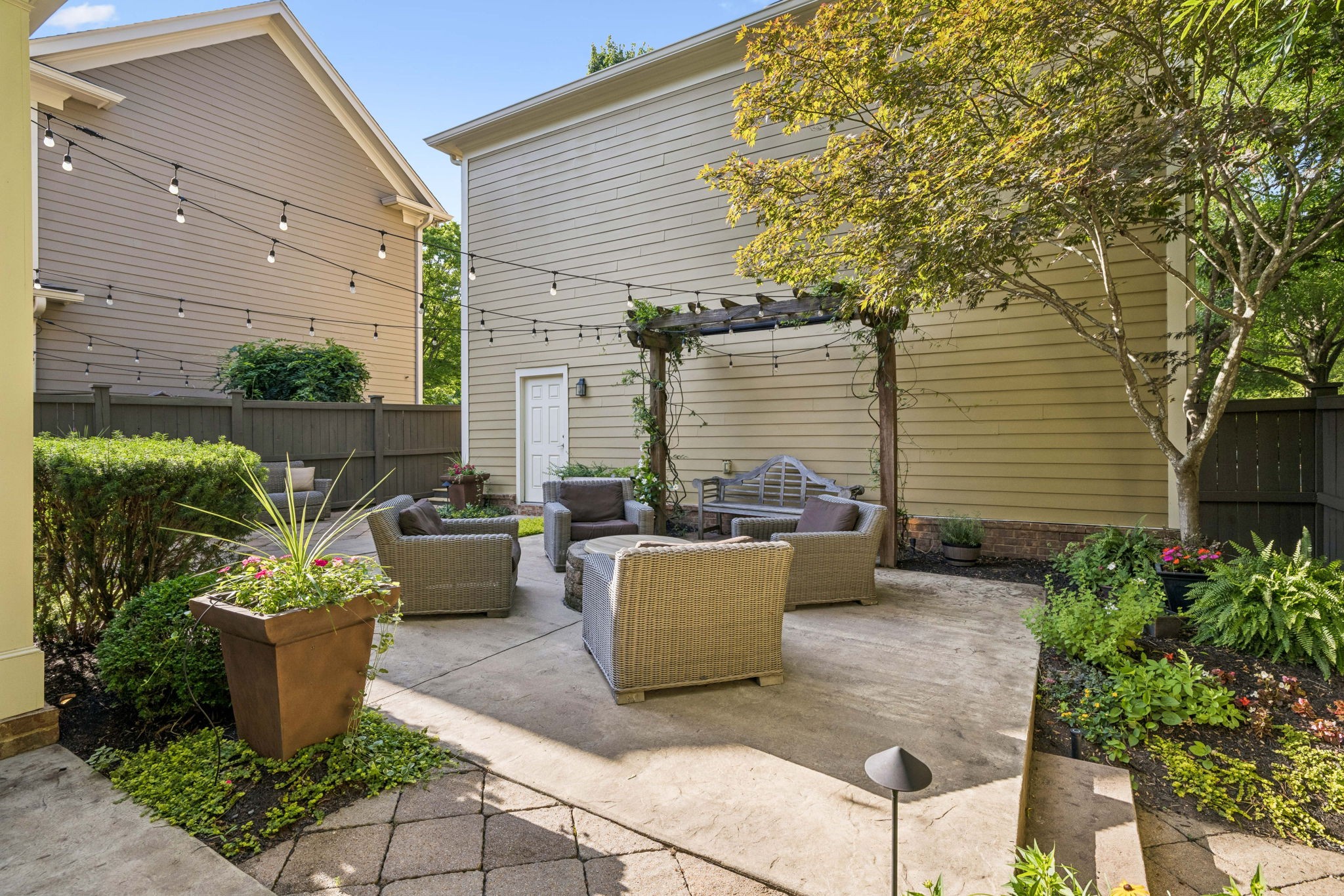 712 Abbott Pl