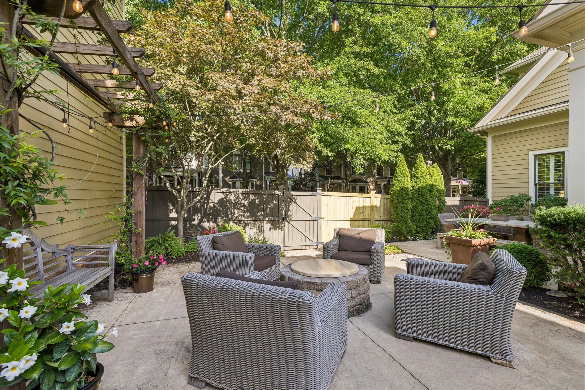 712 Abbott Pl