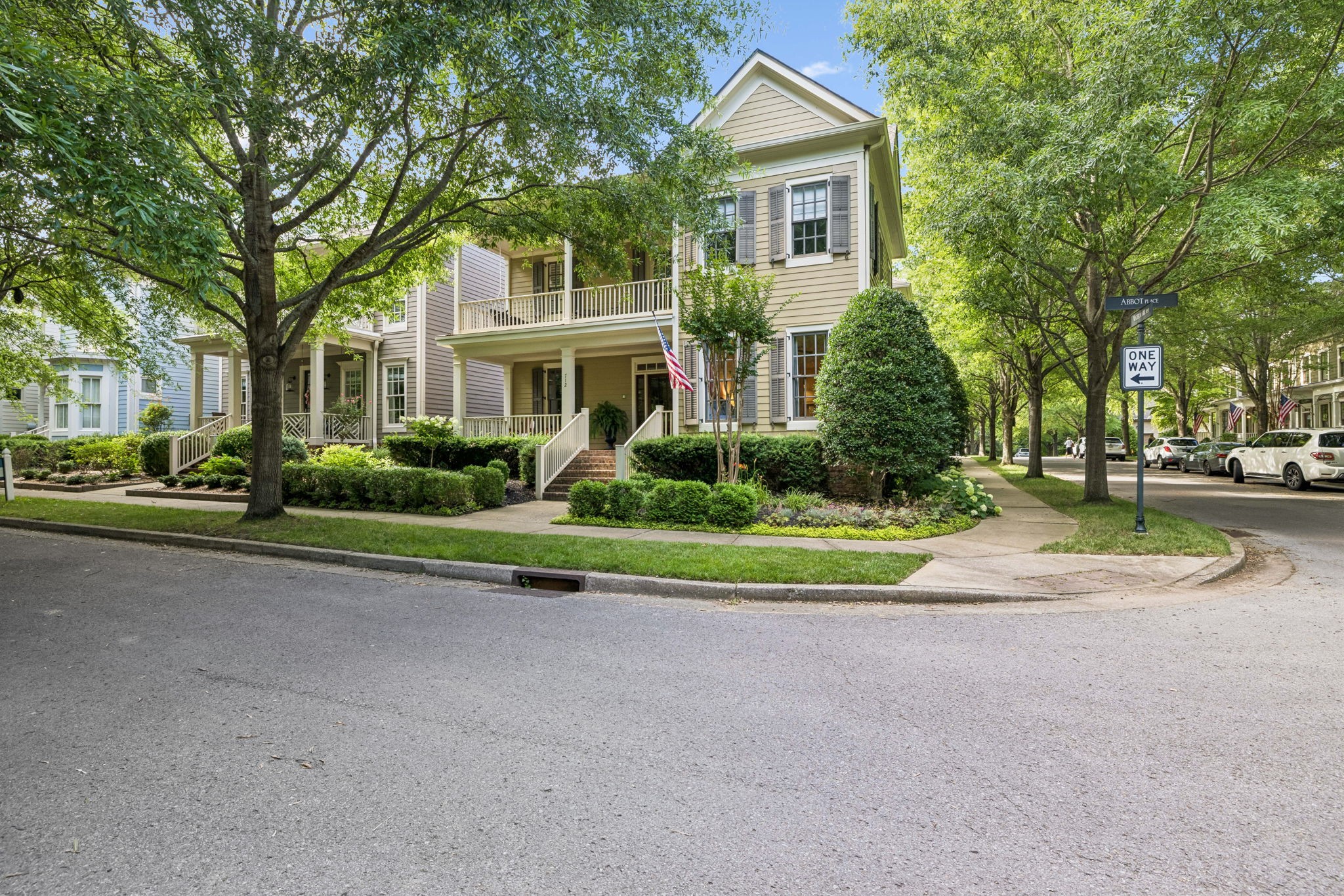 712 Abbott Pl