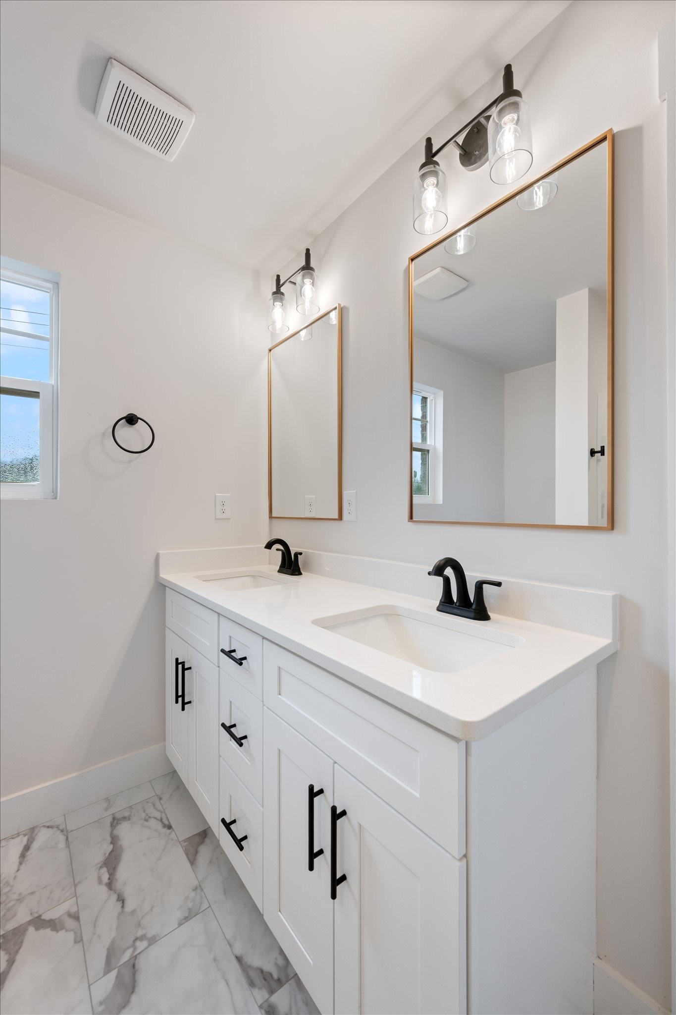 1323 Bradyville Pike Unit: A