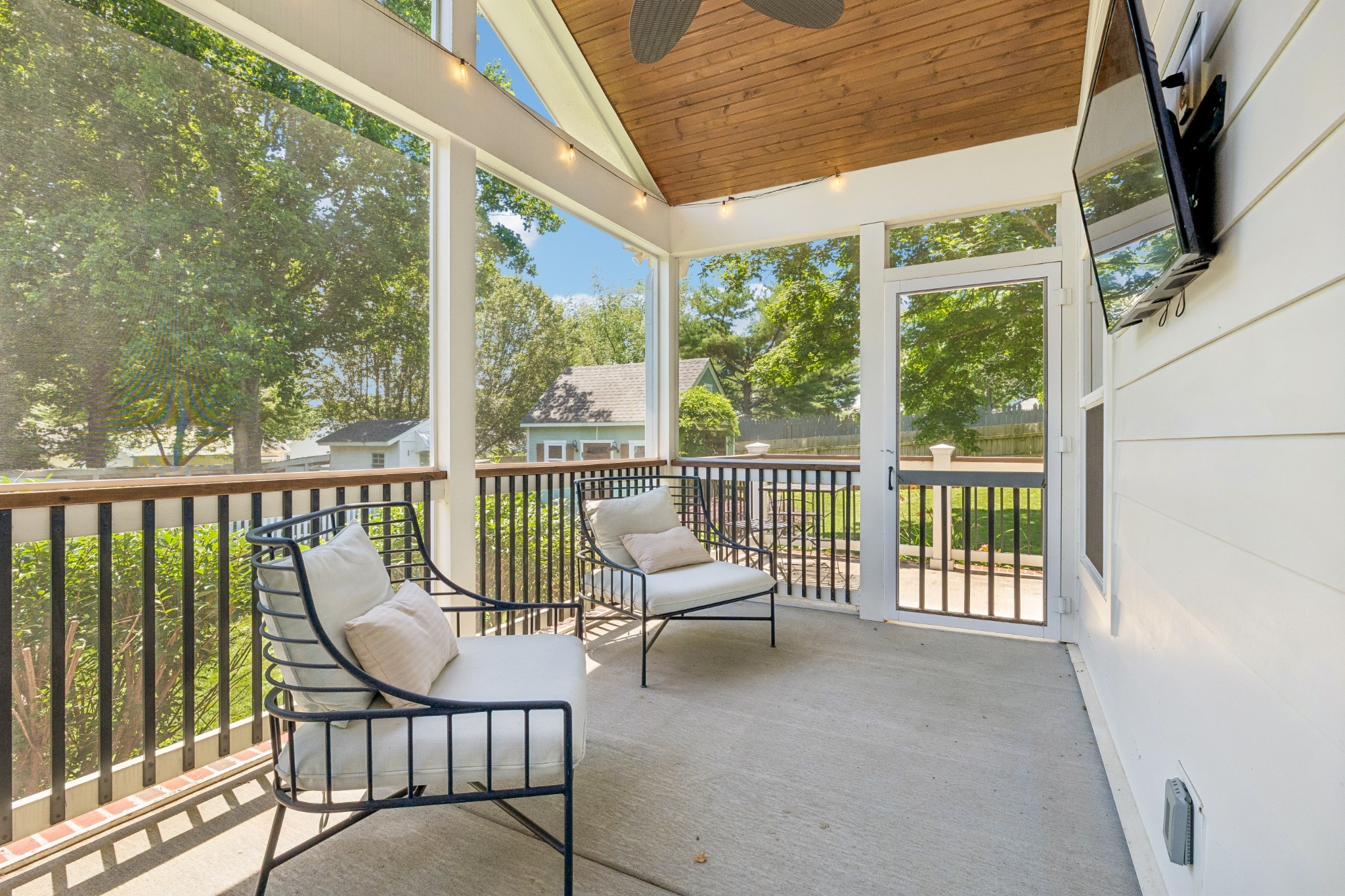552 Overview Ln