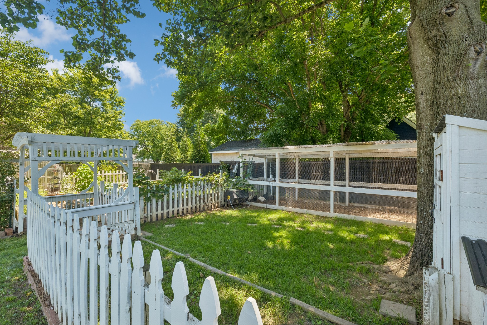 552 Overview Ln
