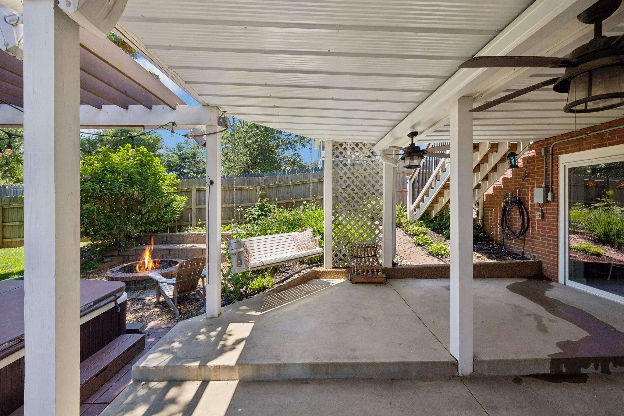 552 Overview Ln