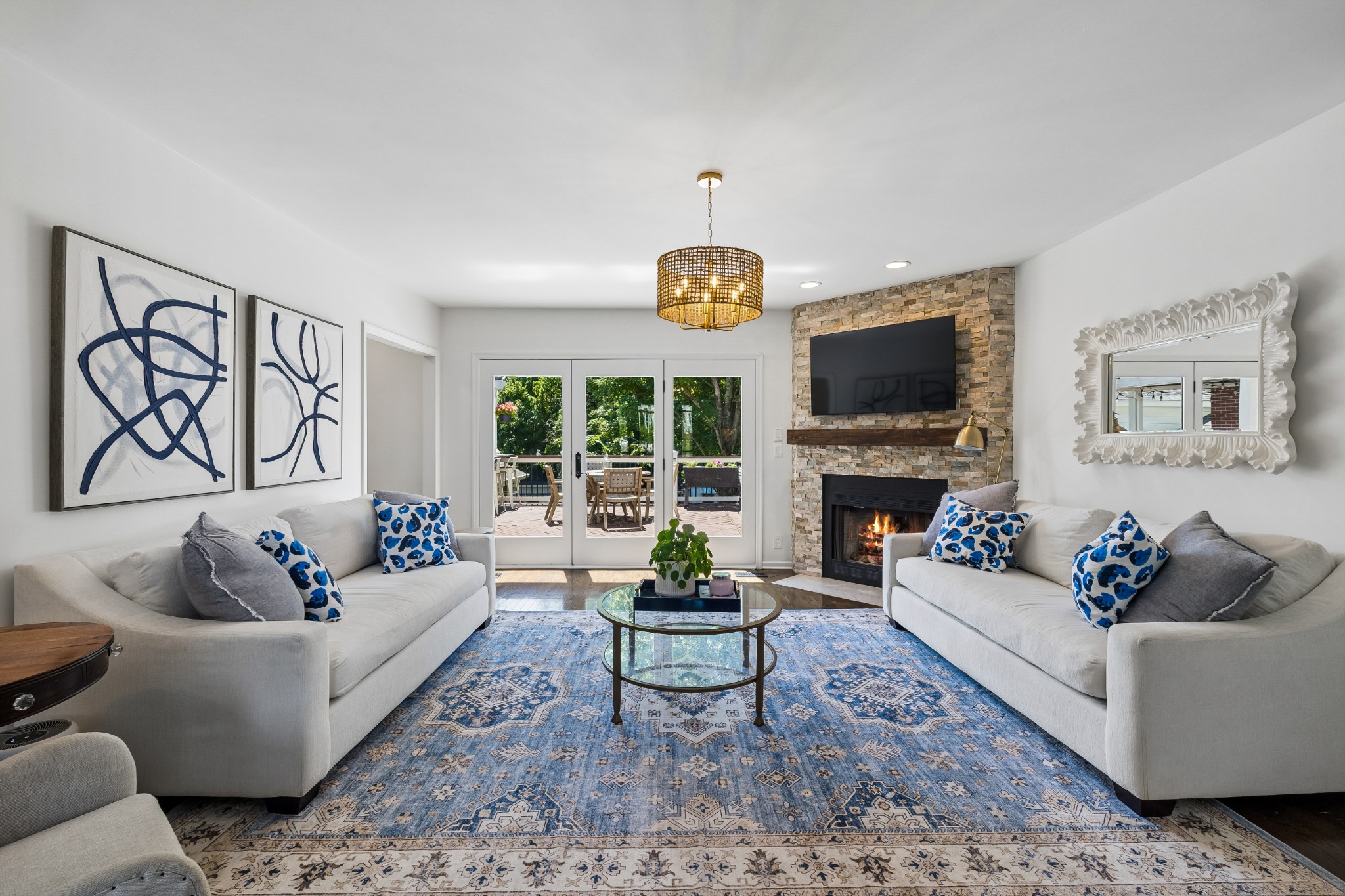 552 Overview Ln