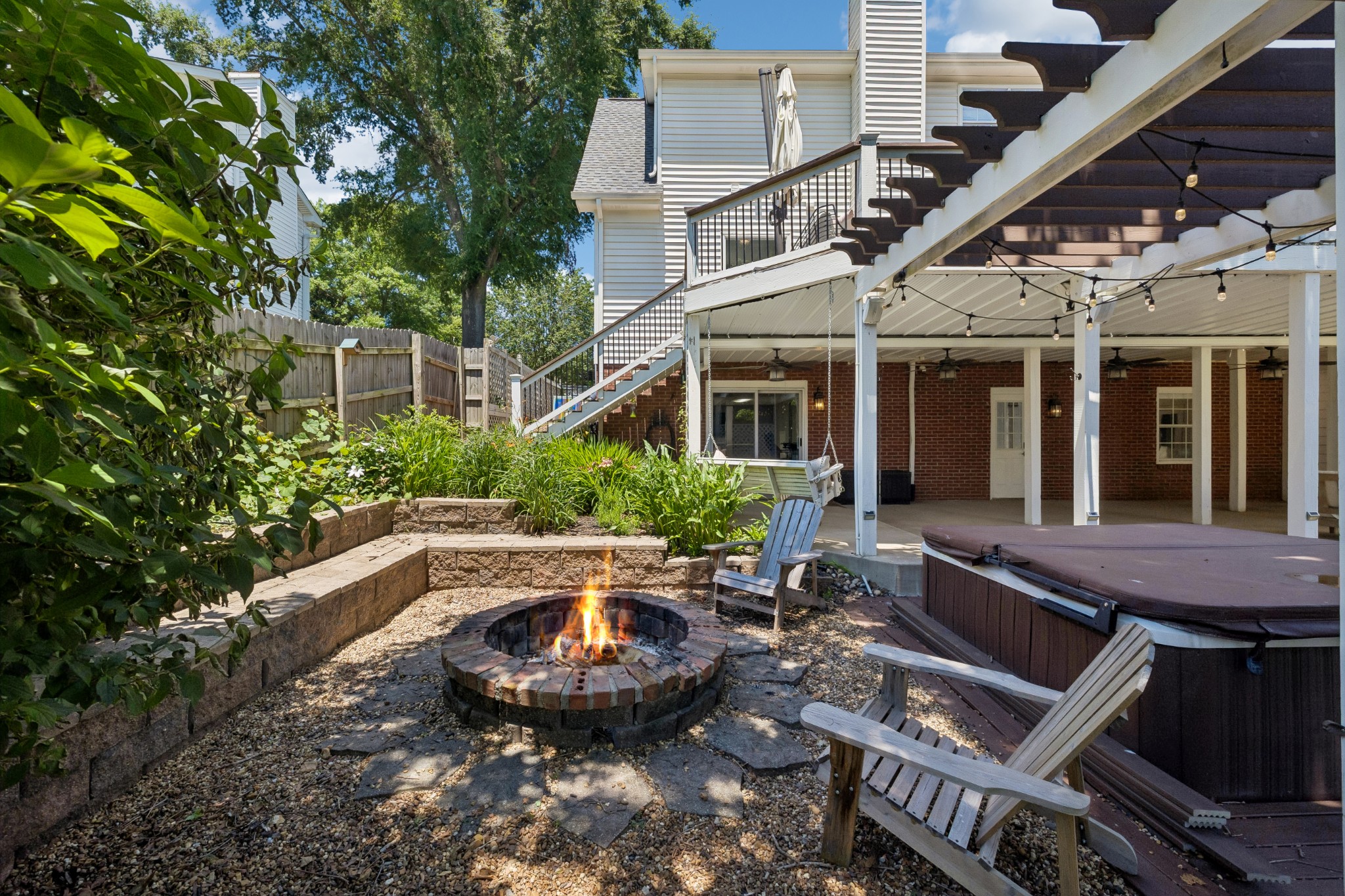 552 Overview Ln