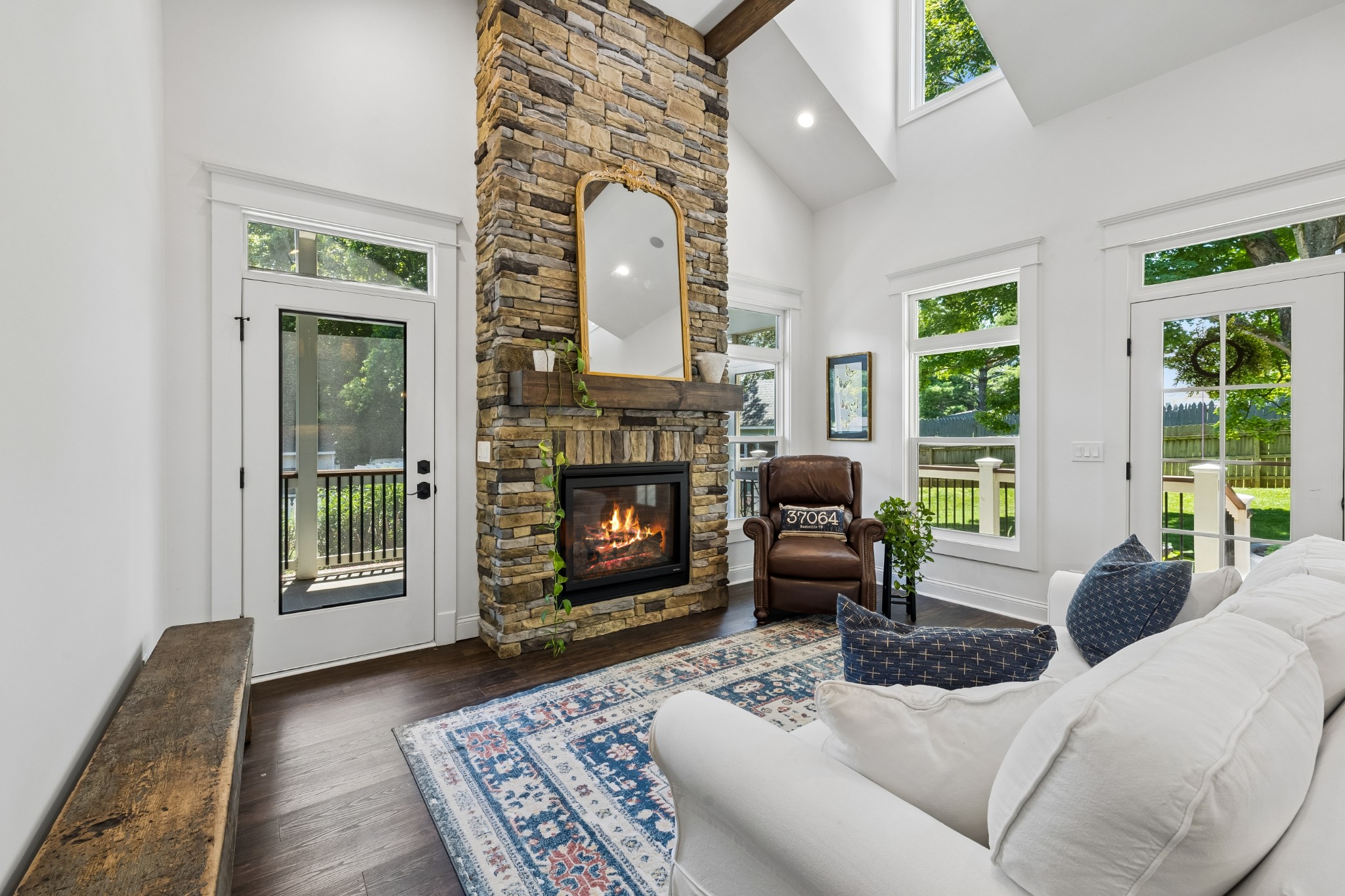 552 Overview Ln