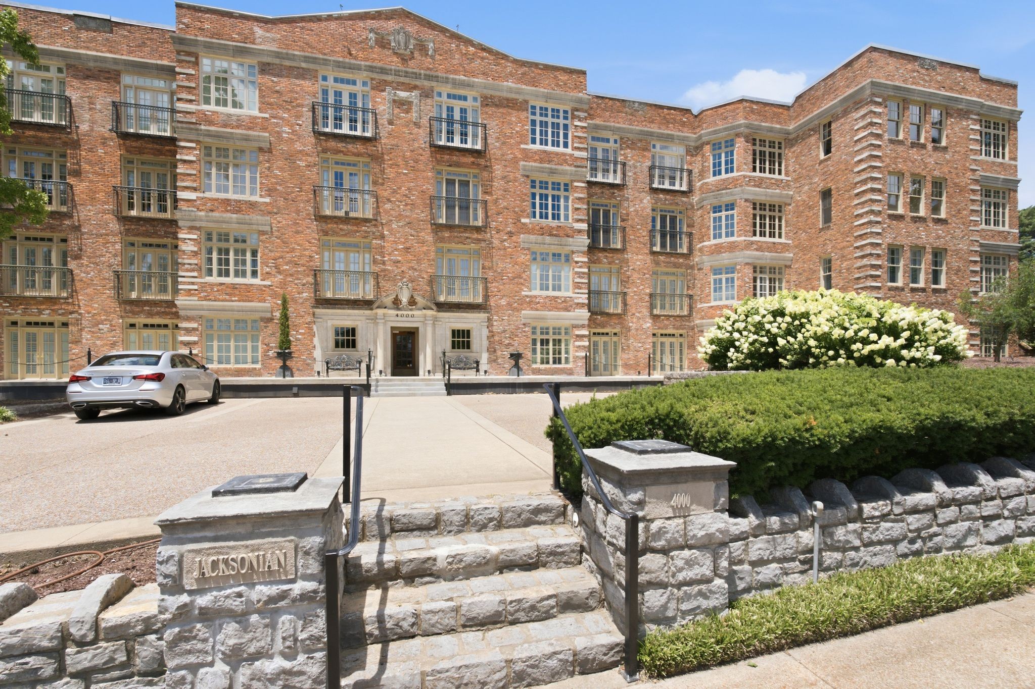 4000 West End Ave Unit: 101