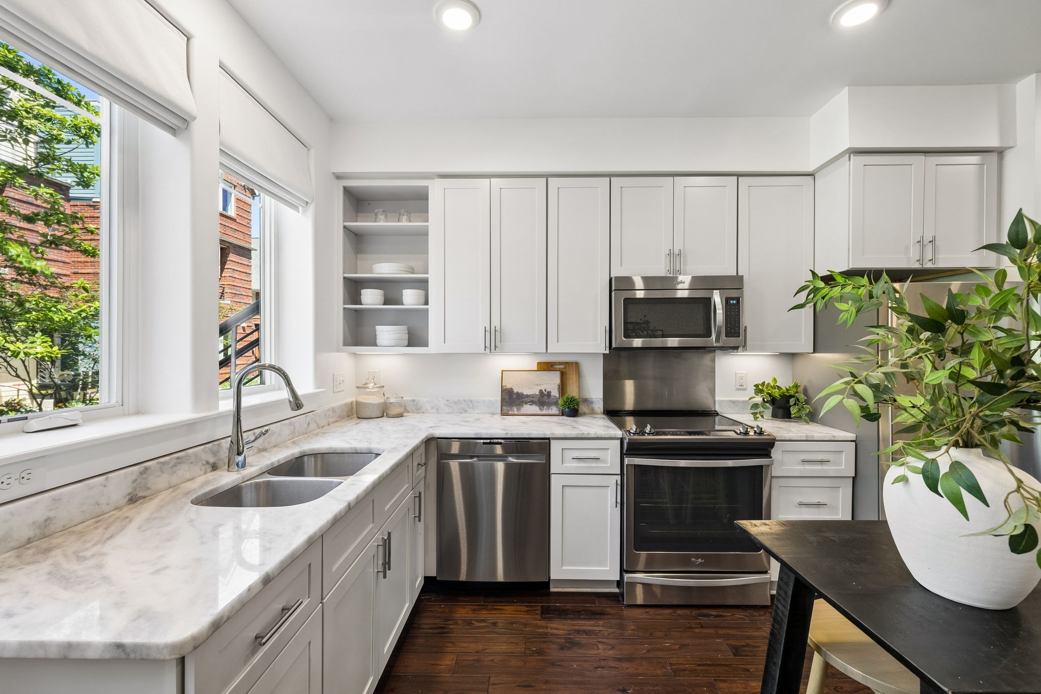 1325 5th Ave, N Unit: 4
