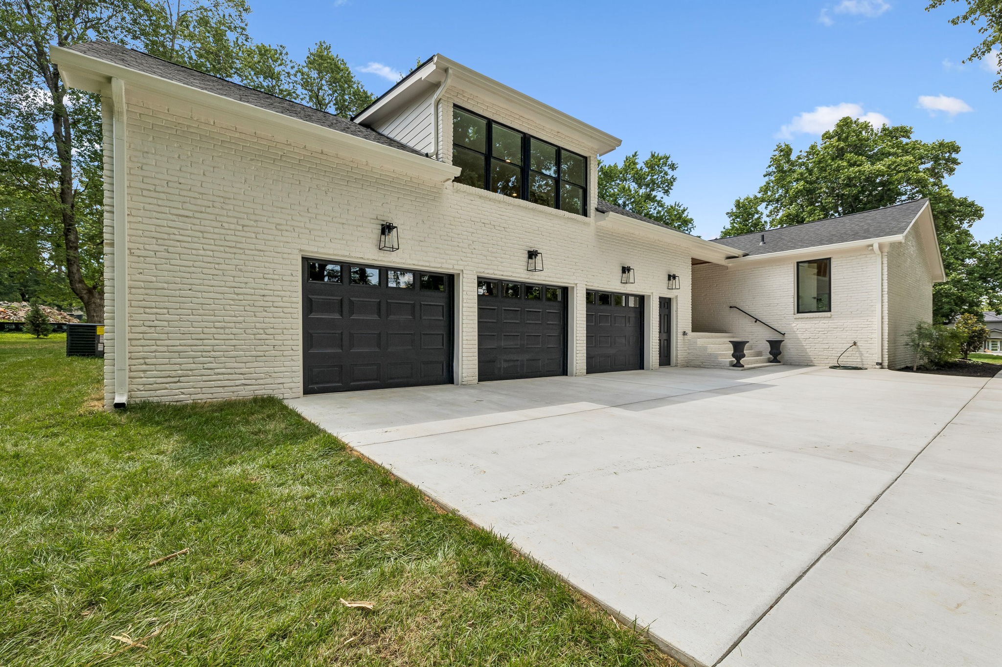 8011 Wikle Rd, E