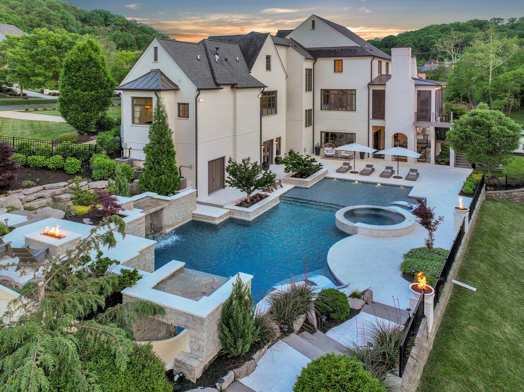 821 Windstone Blvd