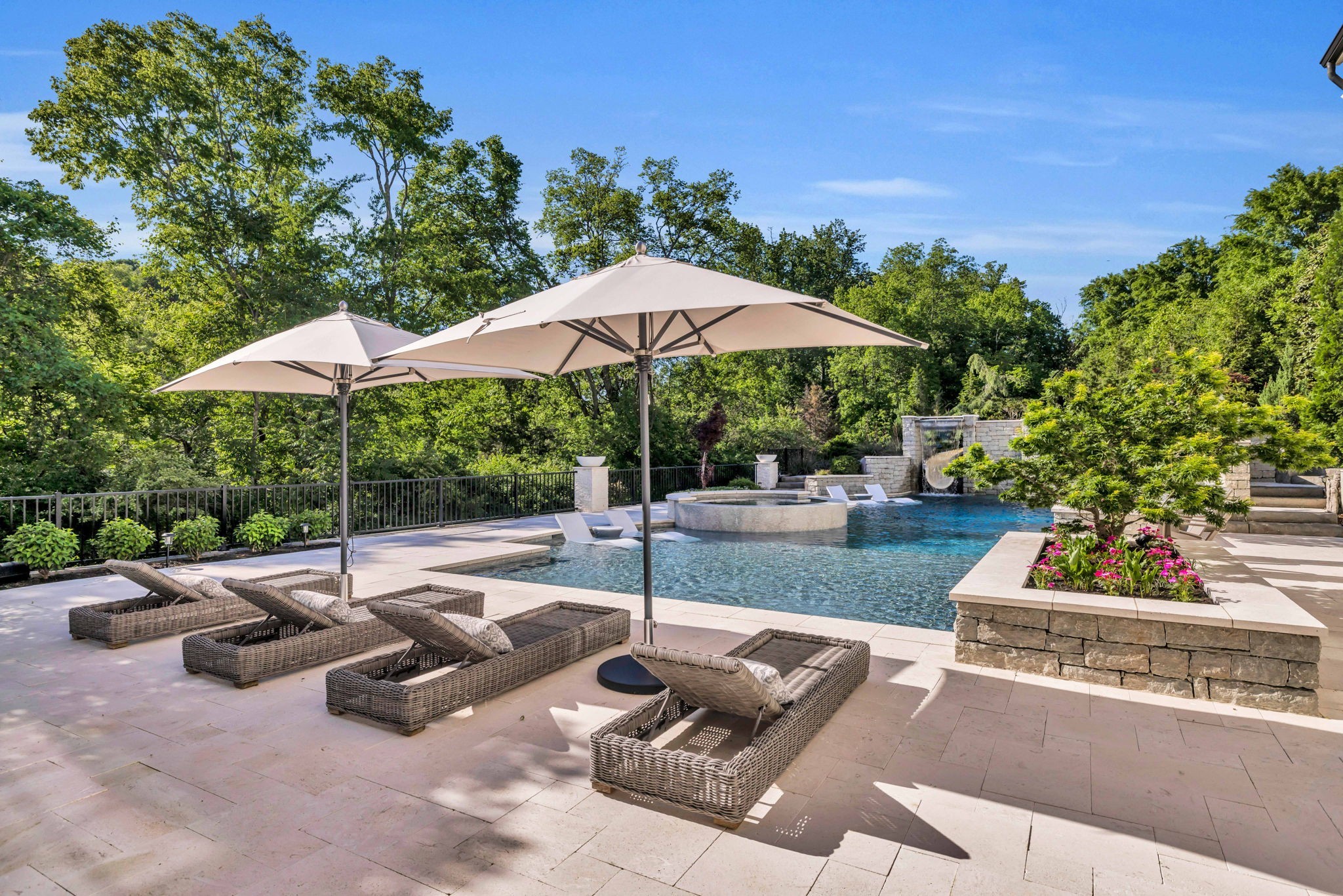 821 Windstone Blvd