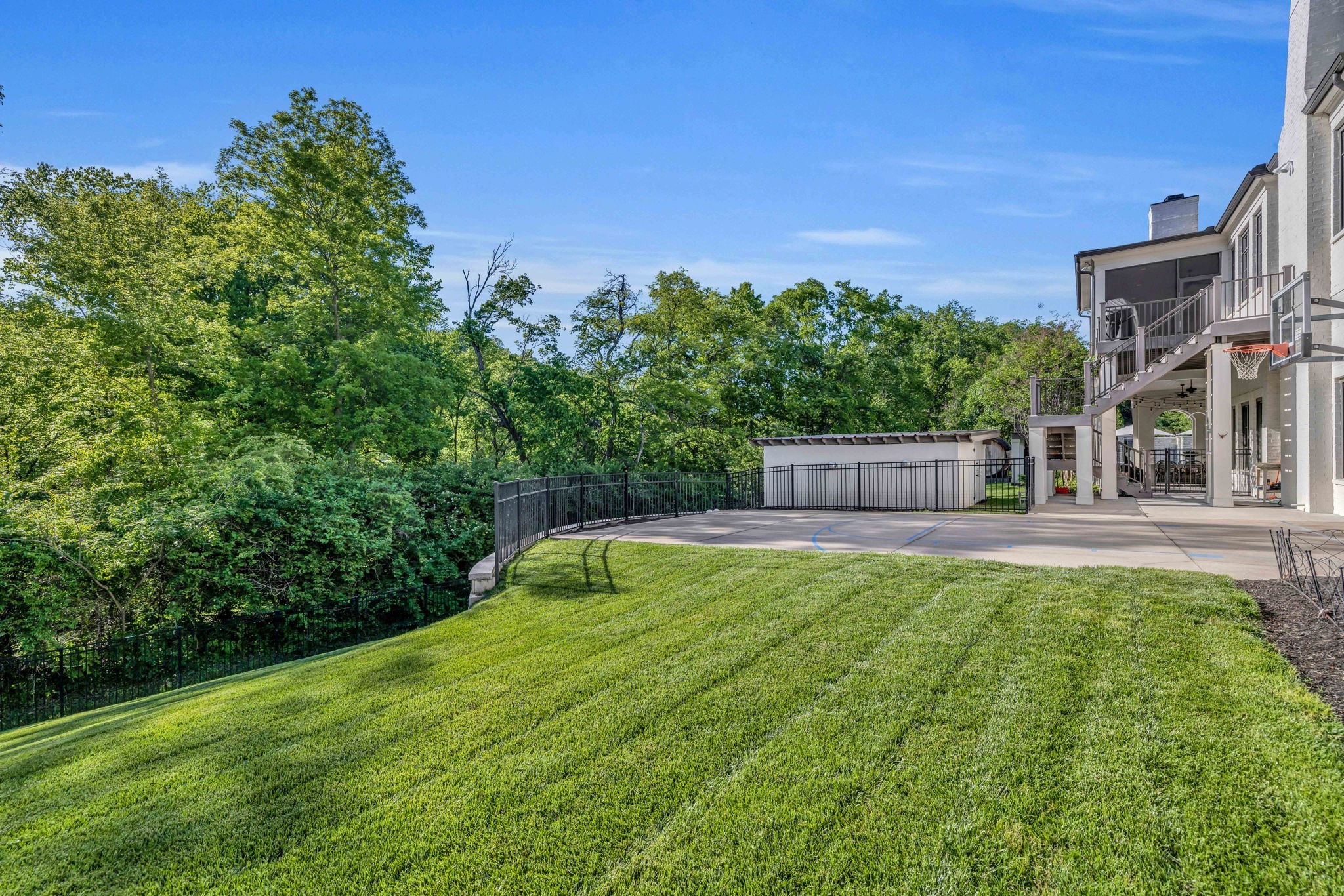 821 Windstone Blvd