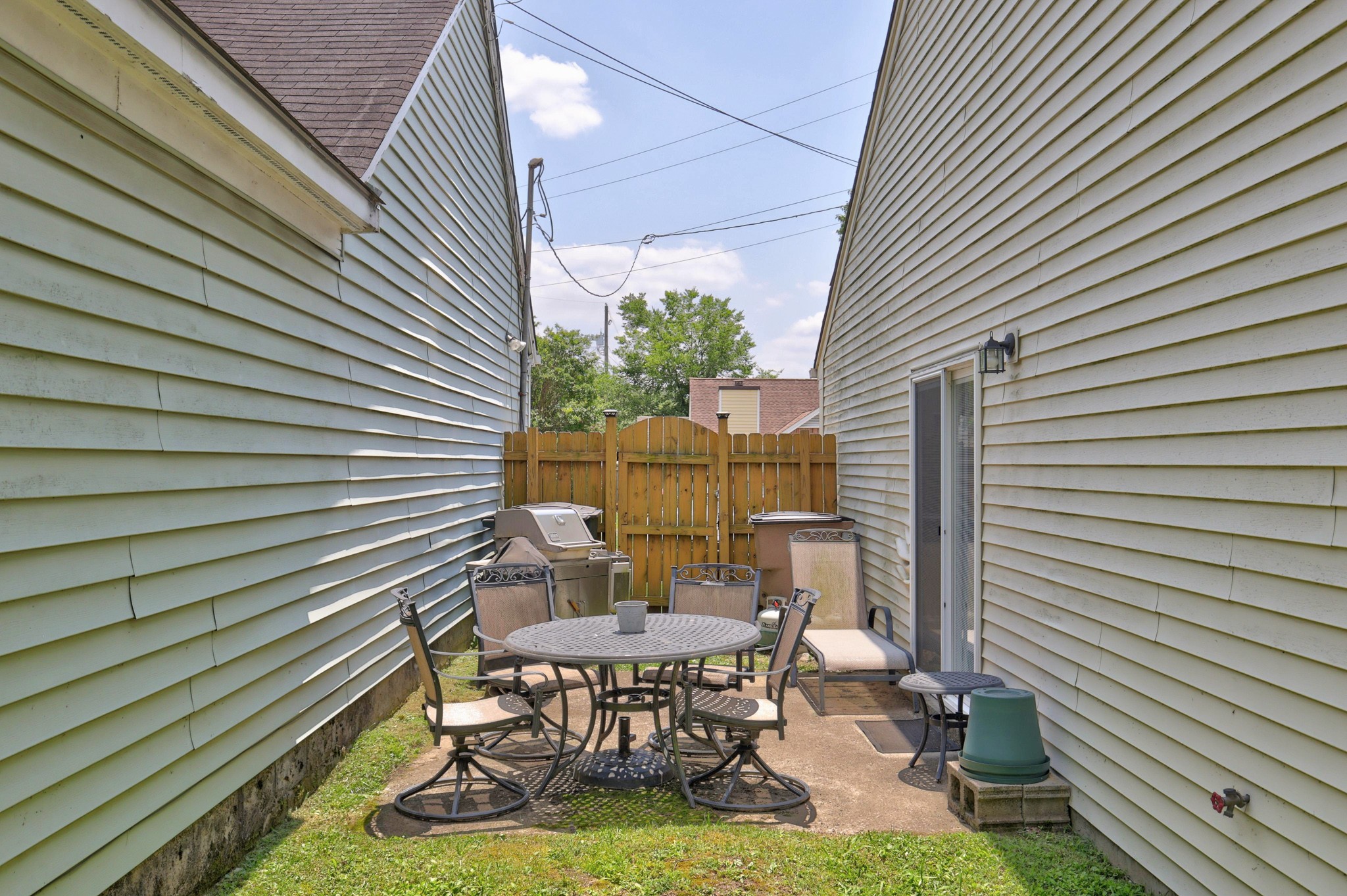 702 Maple Pl
