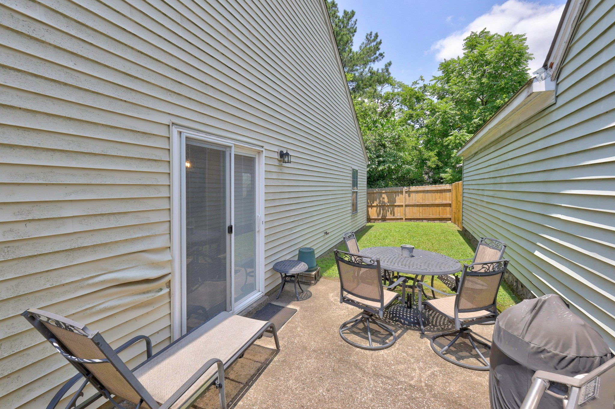 702 Maple Pl