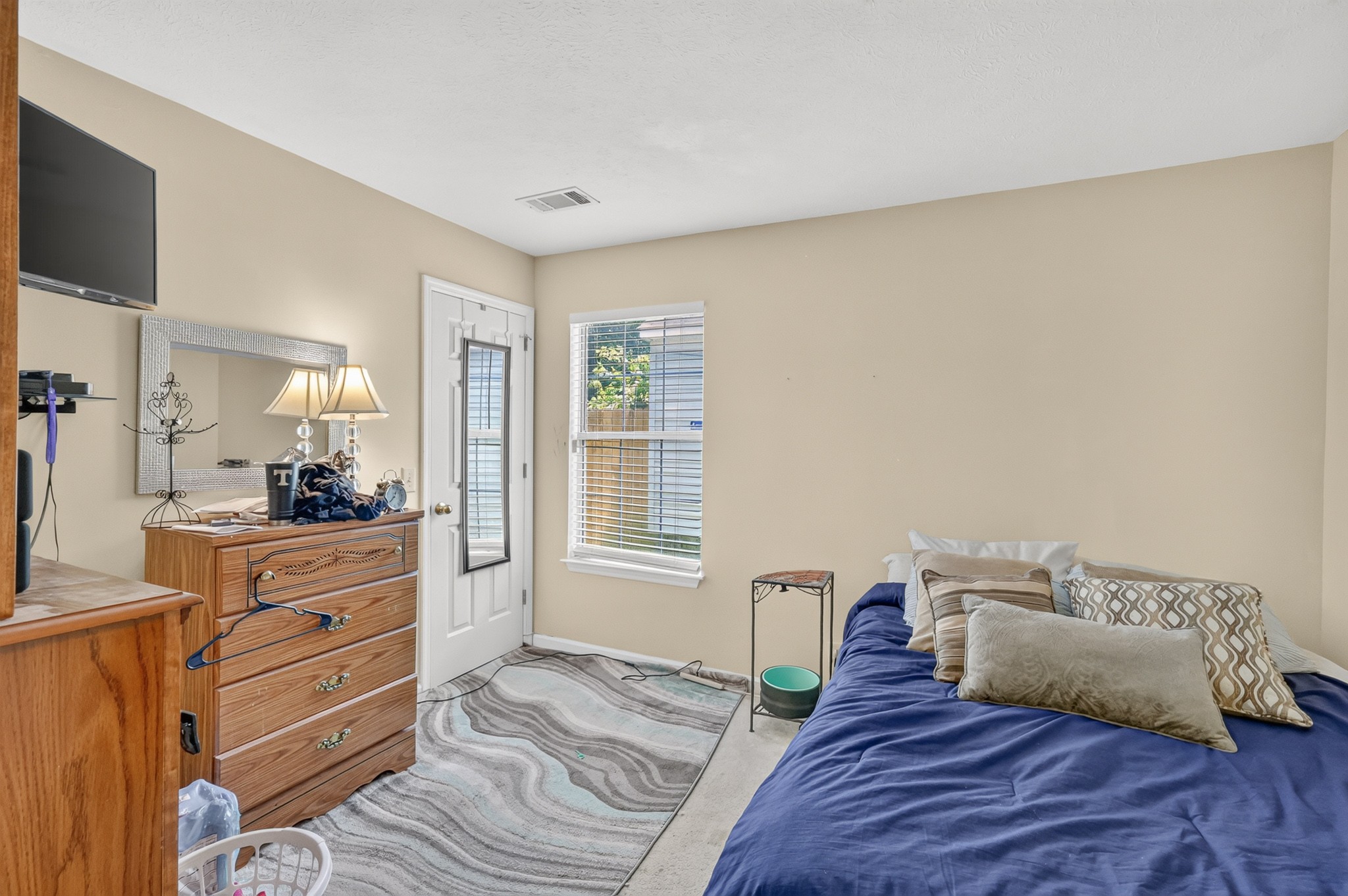 702 Maple Pl
