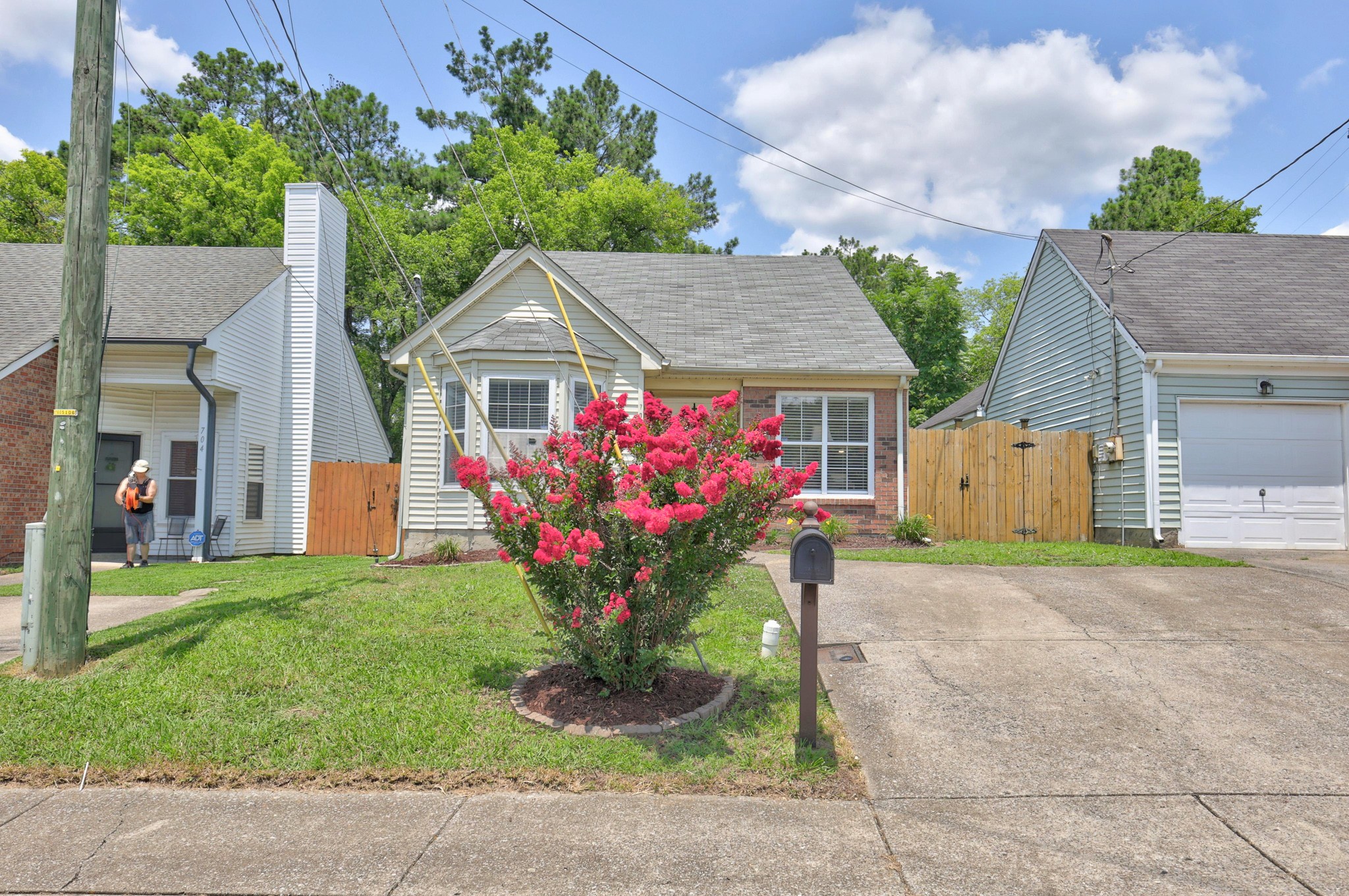 702 Maple Pl