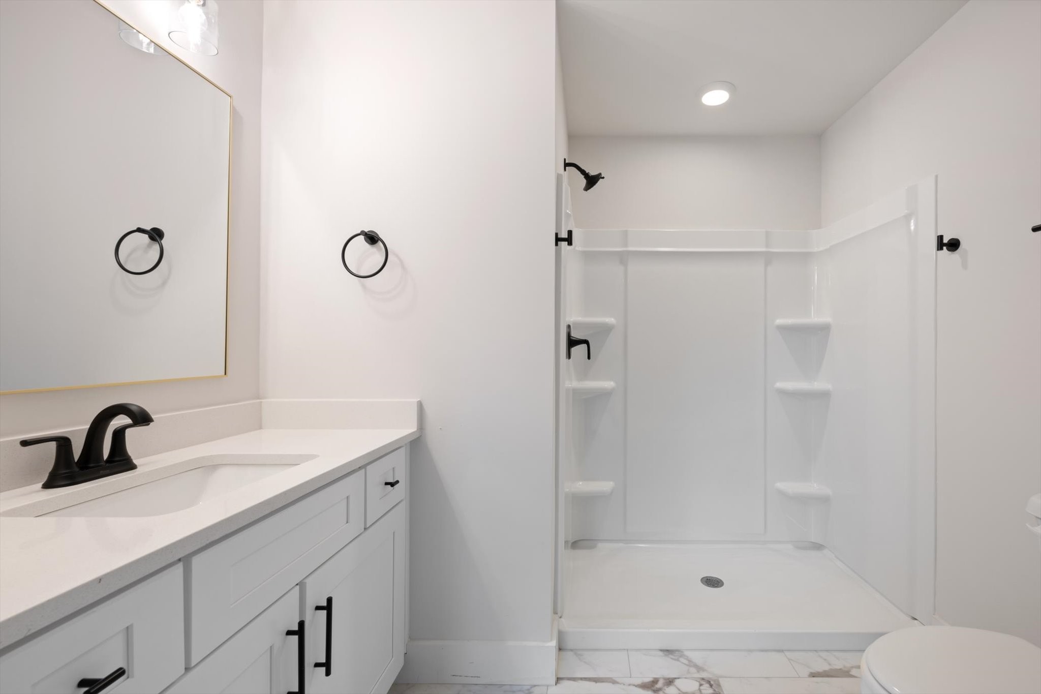 1323 Bradyville Pike Unit: B