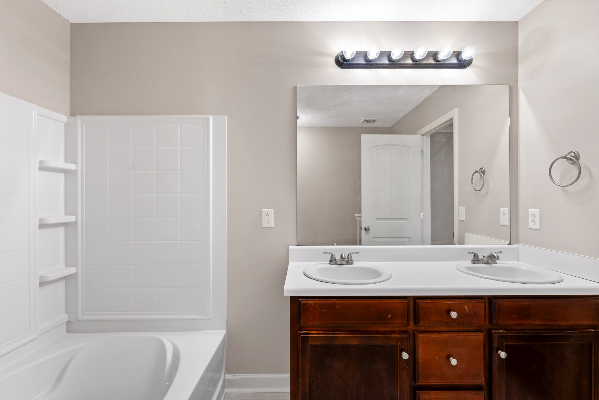 4254 Aurora Cir