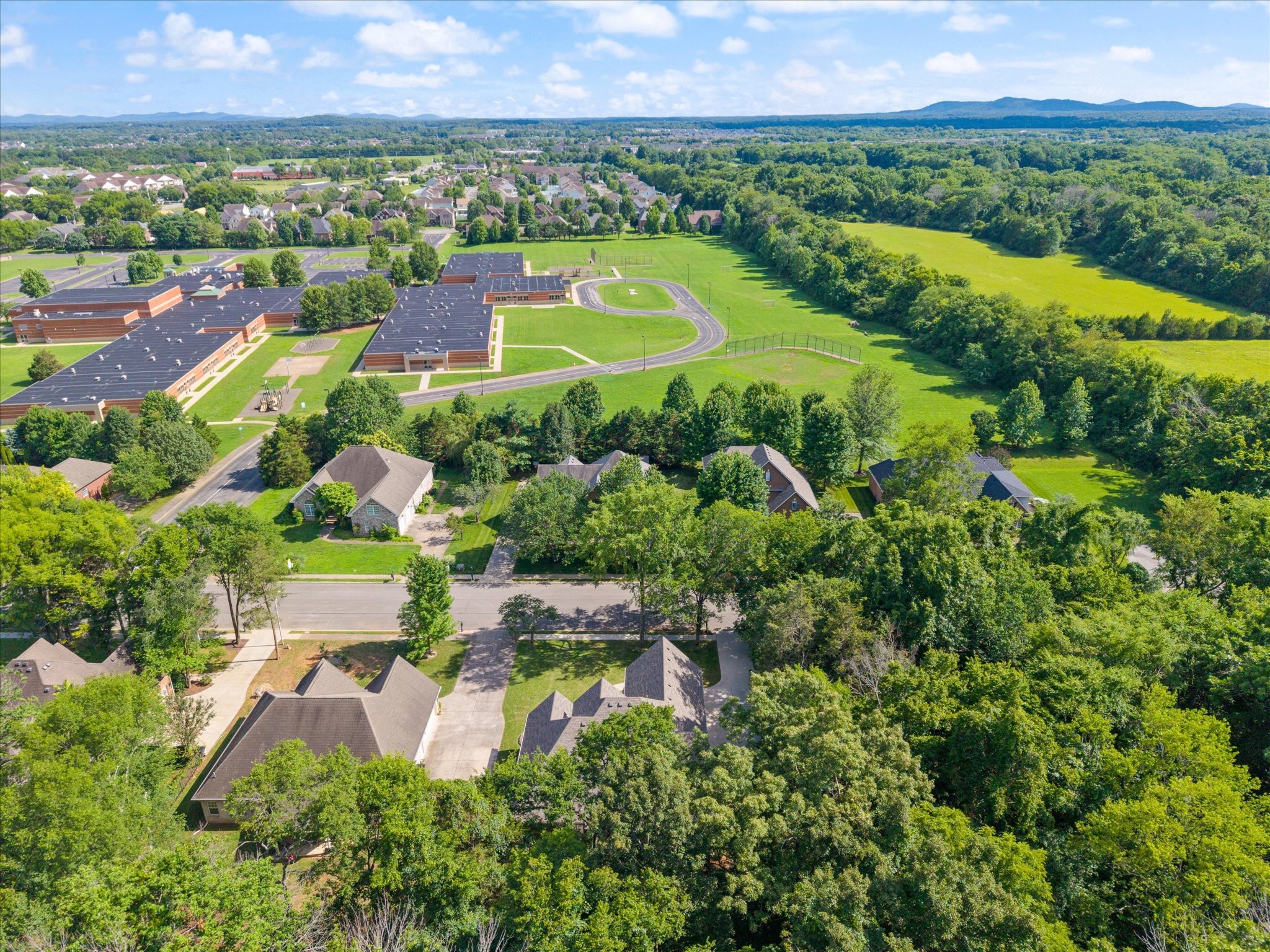 3432 Deerview Dr