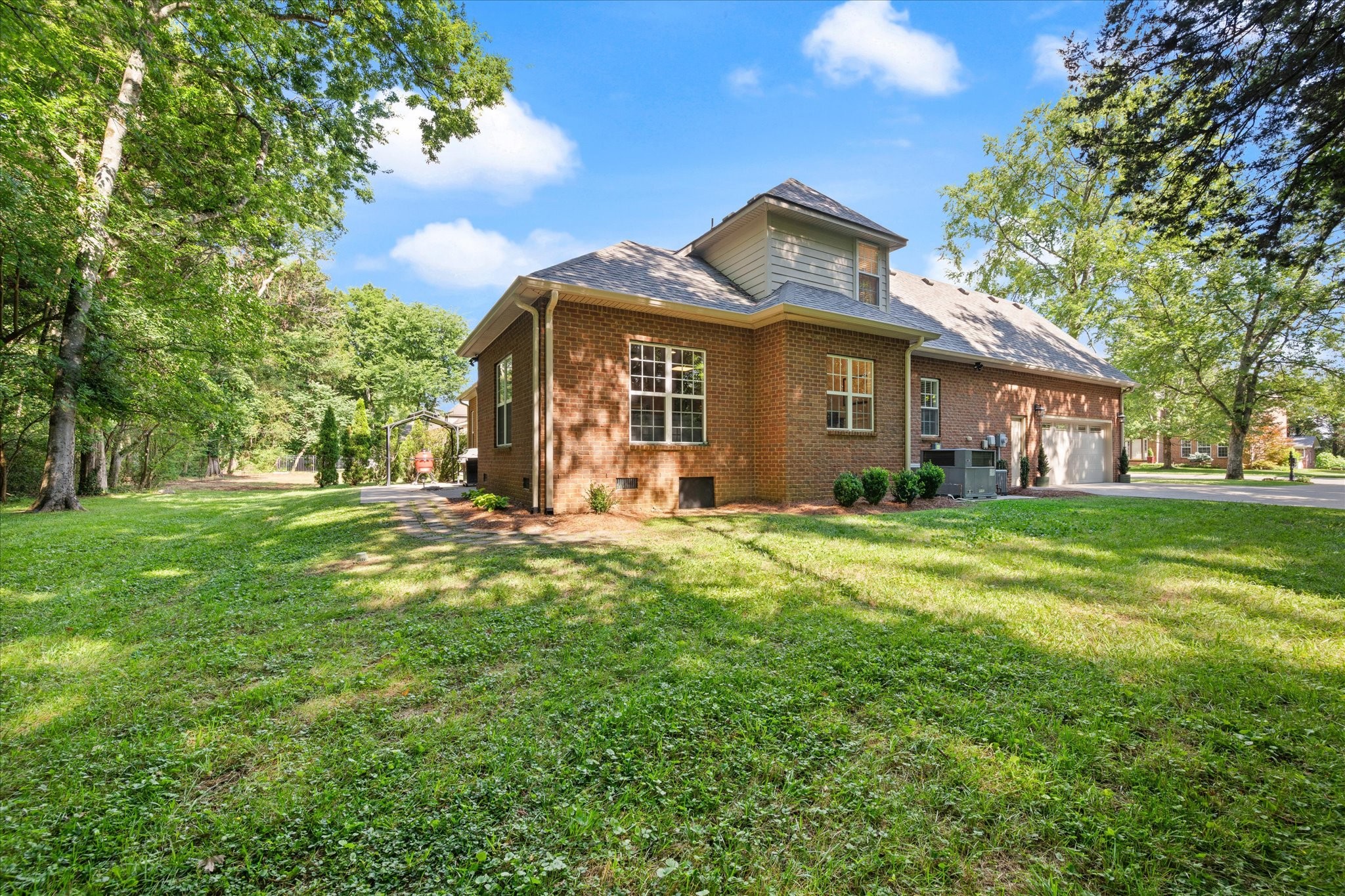 3432 Deerview Dr