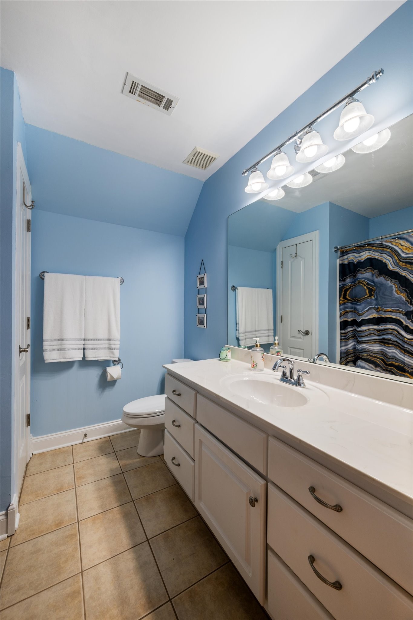 3432 Deerview Dr