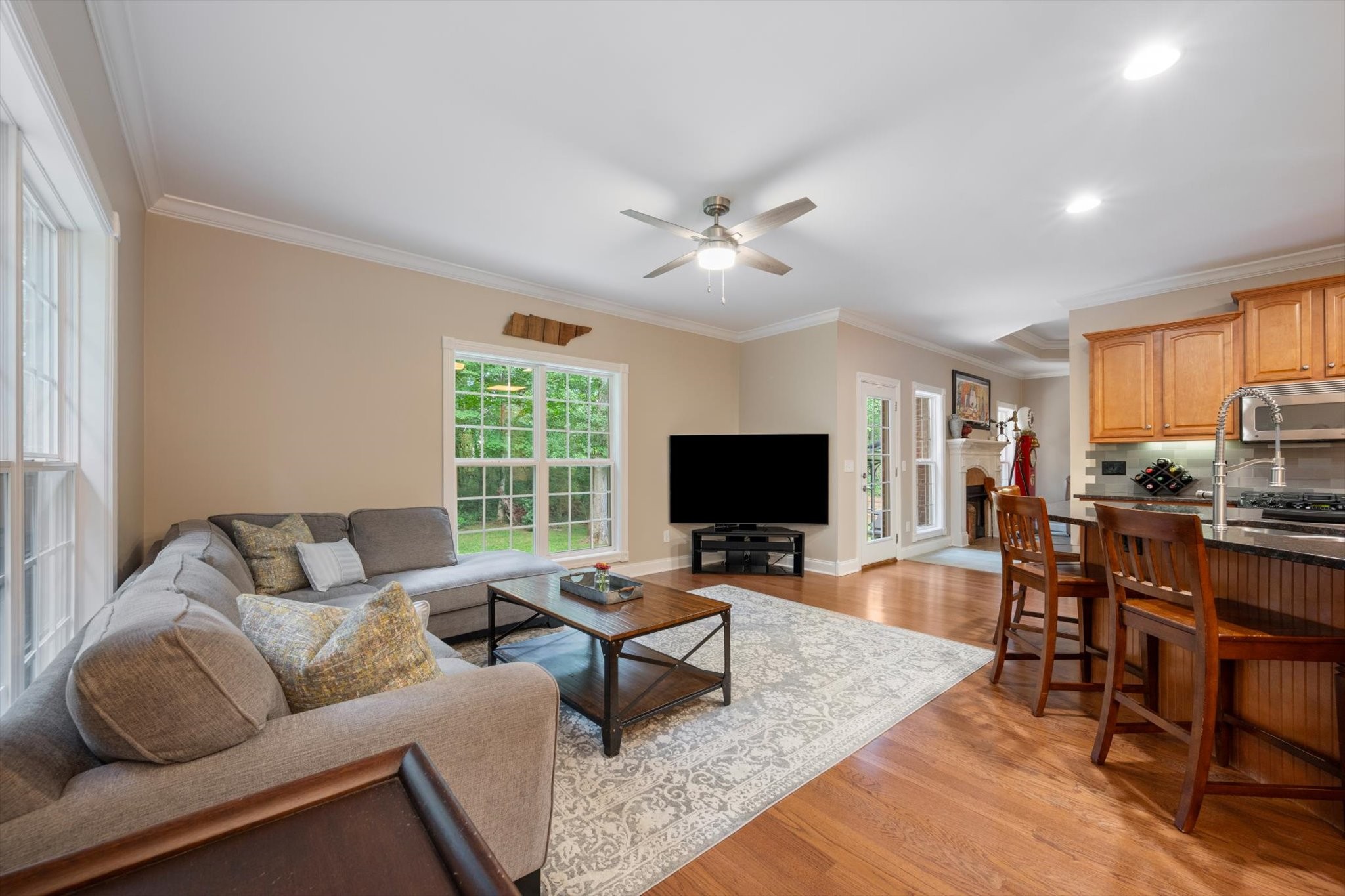3432 Deerview Dr