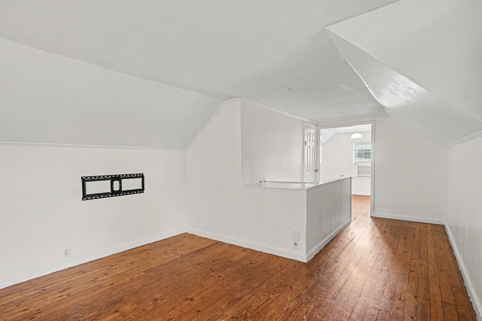 112 8th Ave