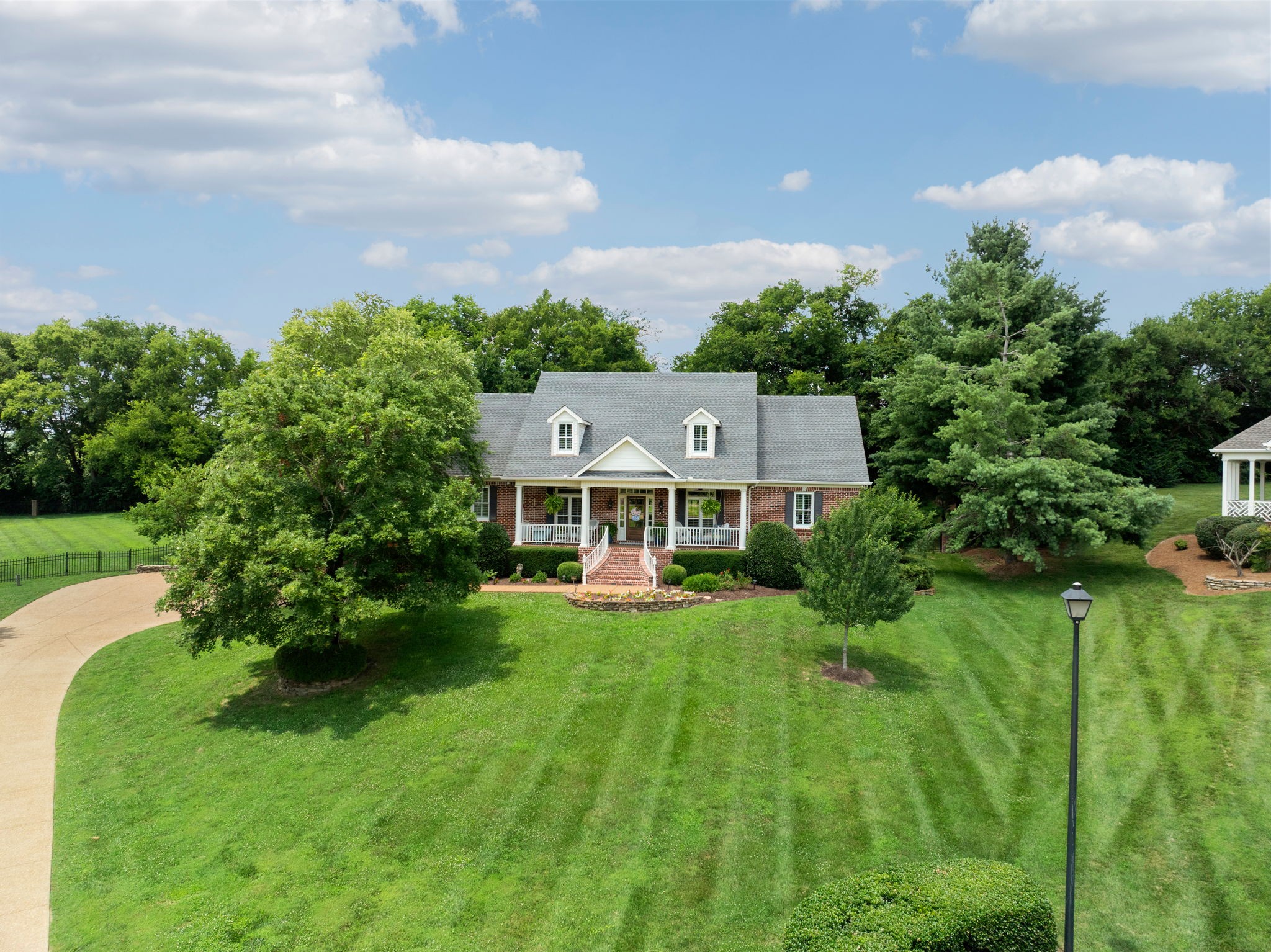 1206 Signature Ct