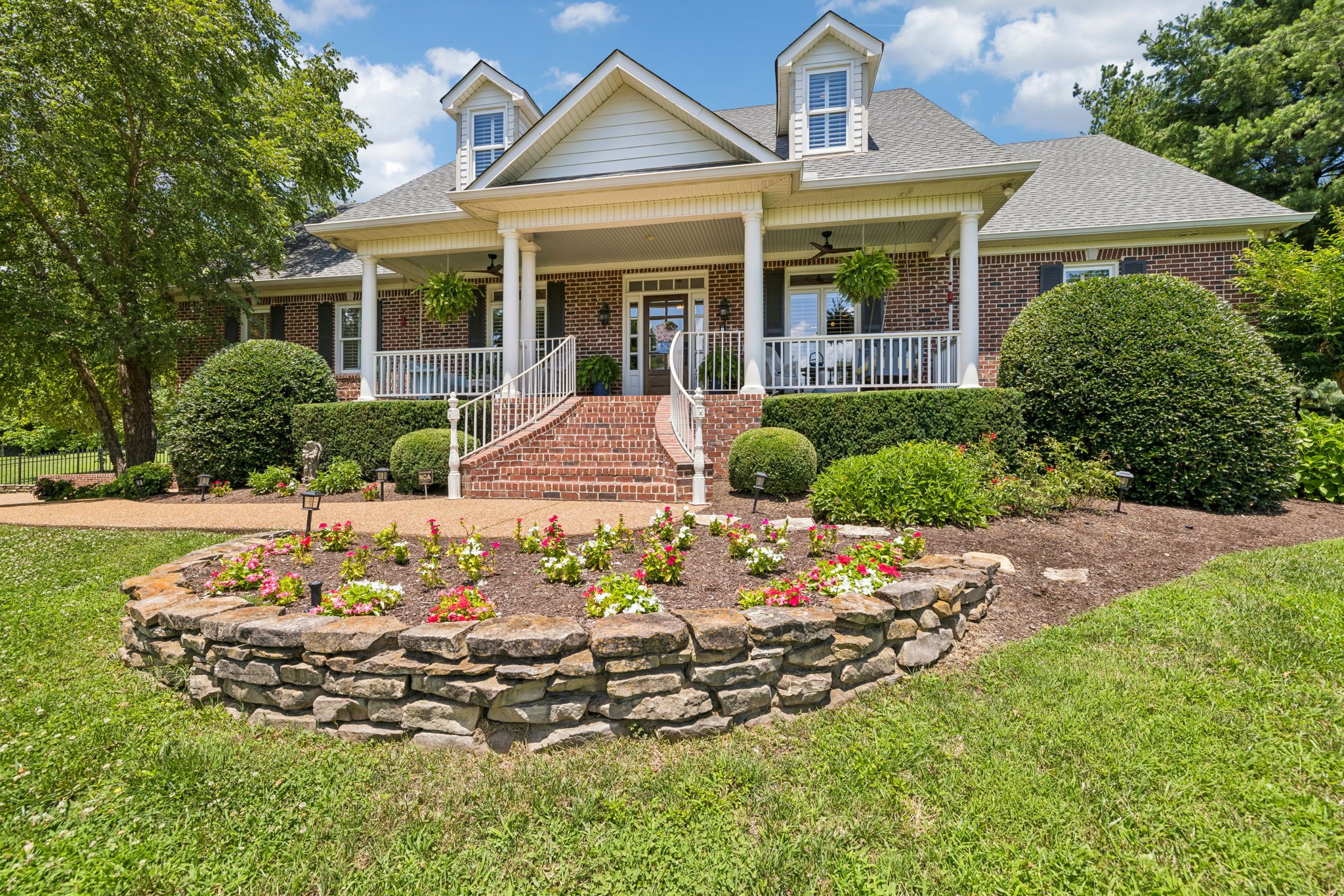 1206 Signature Ct