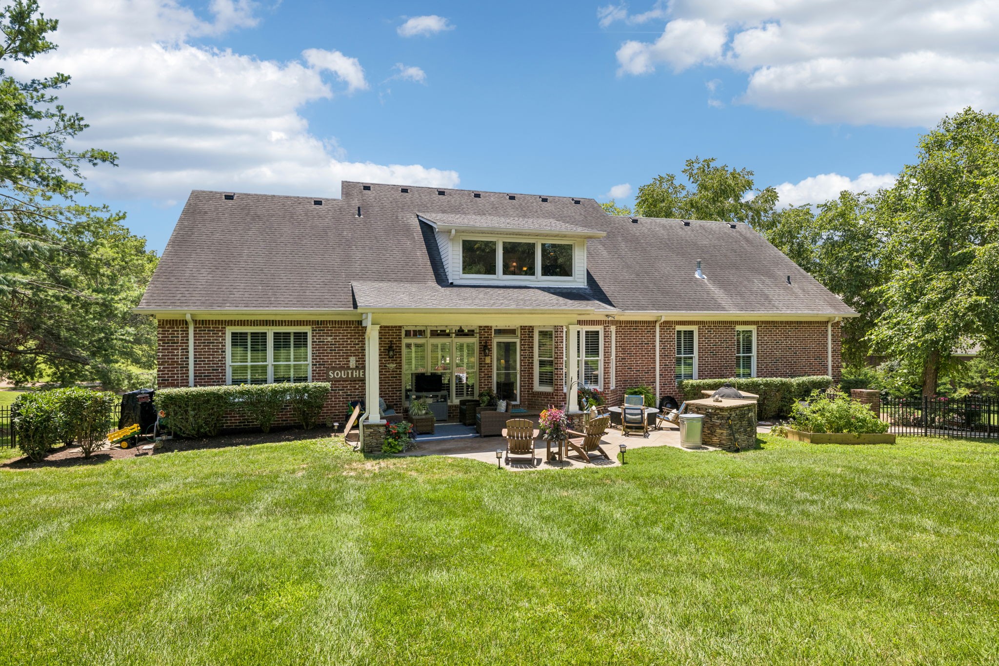 1206 Signature Ct