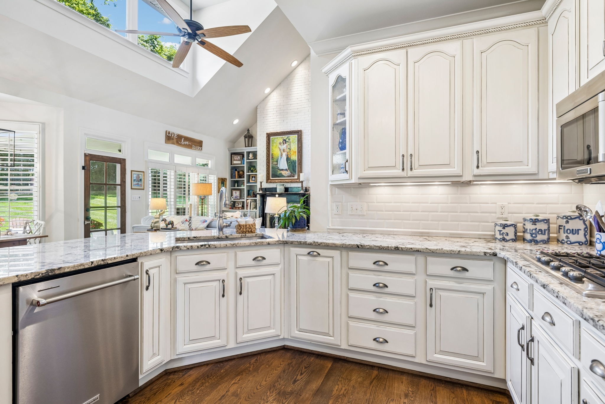 1206 Signature Ct