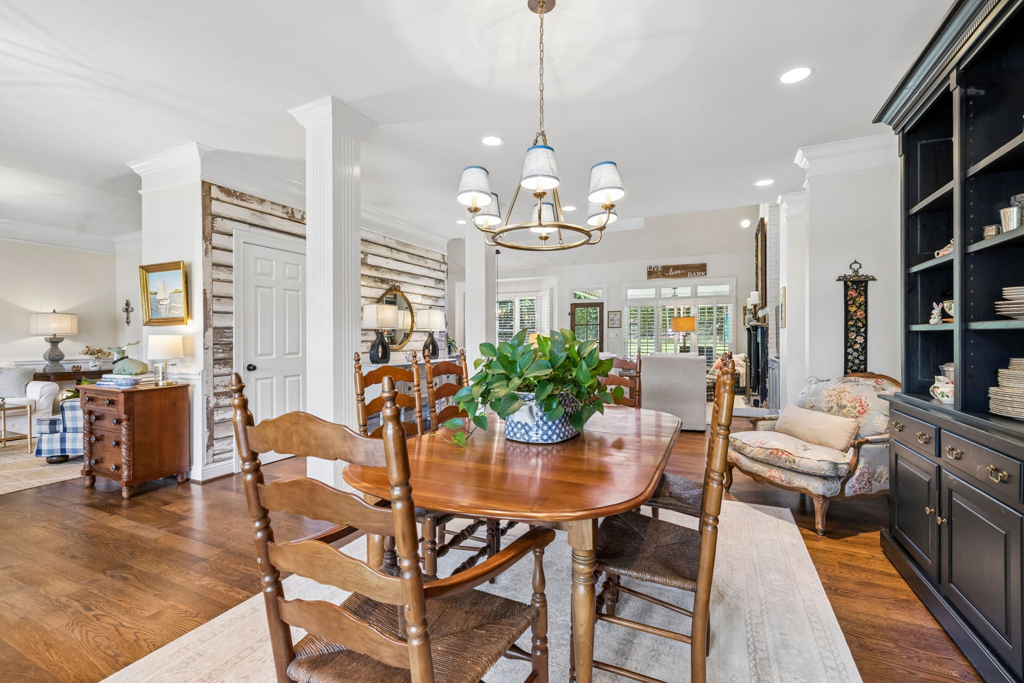 1206 Signature Ct