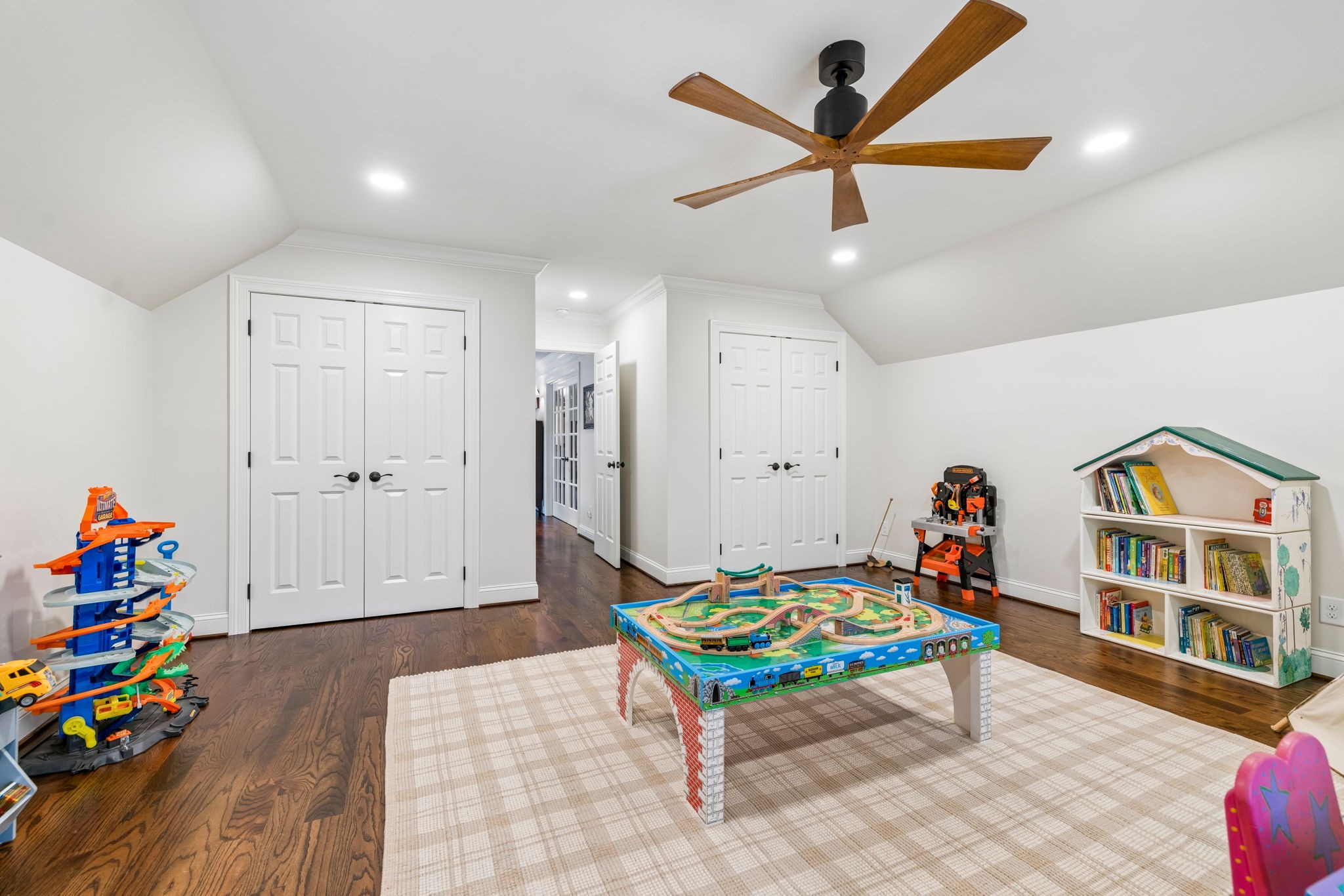 1206 Signature Ct