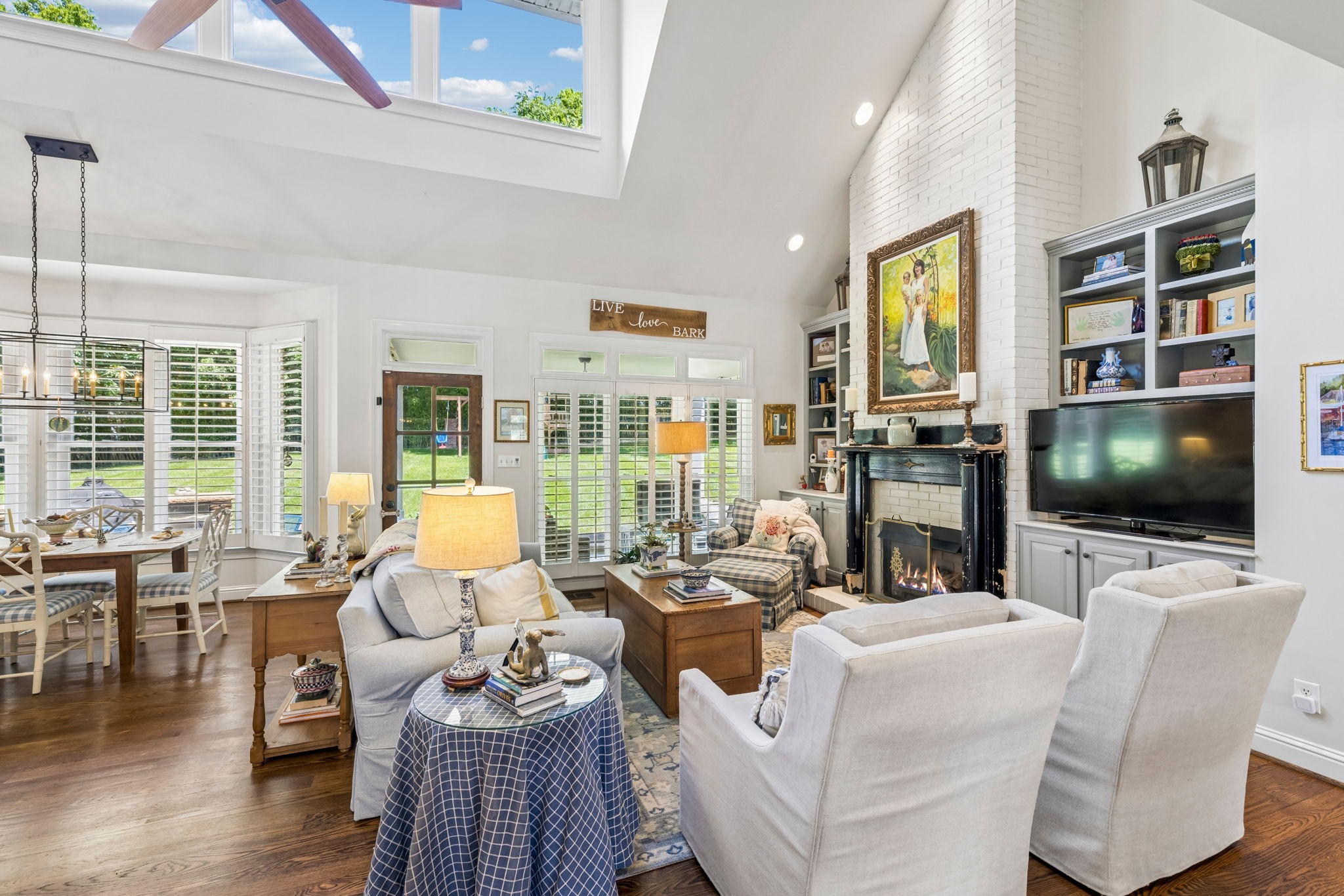 1206 Signature Ct