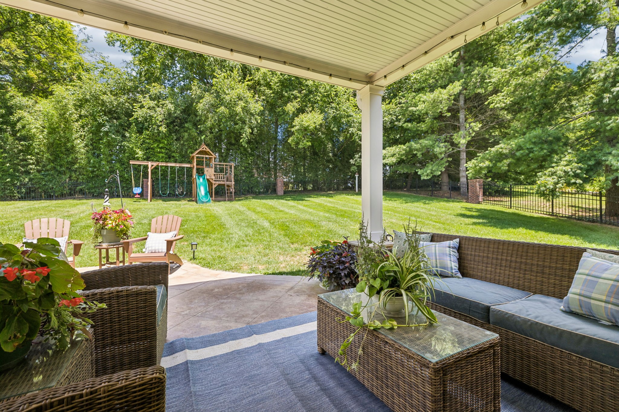 1206 Signature Ct