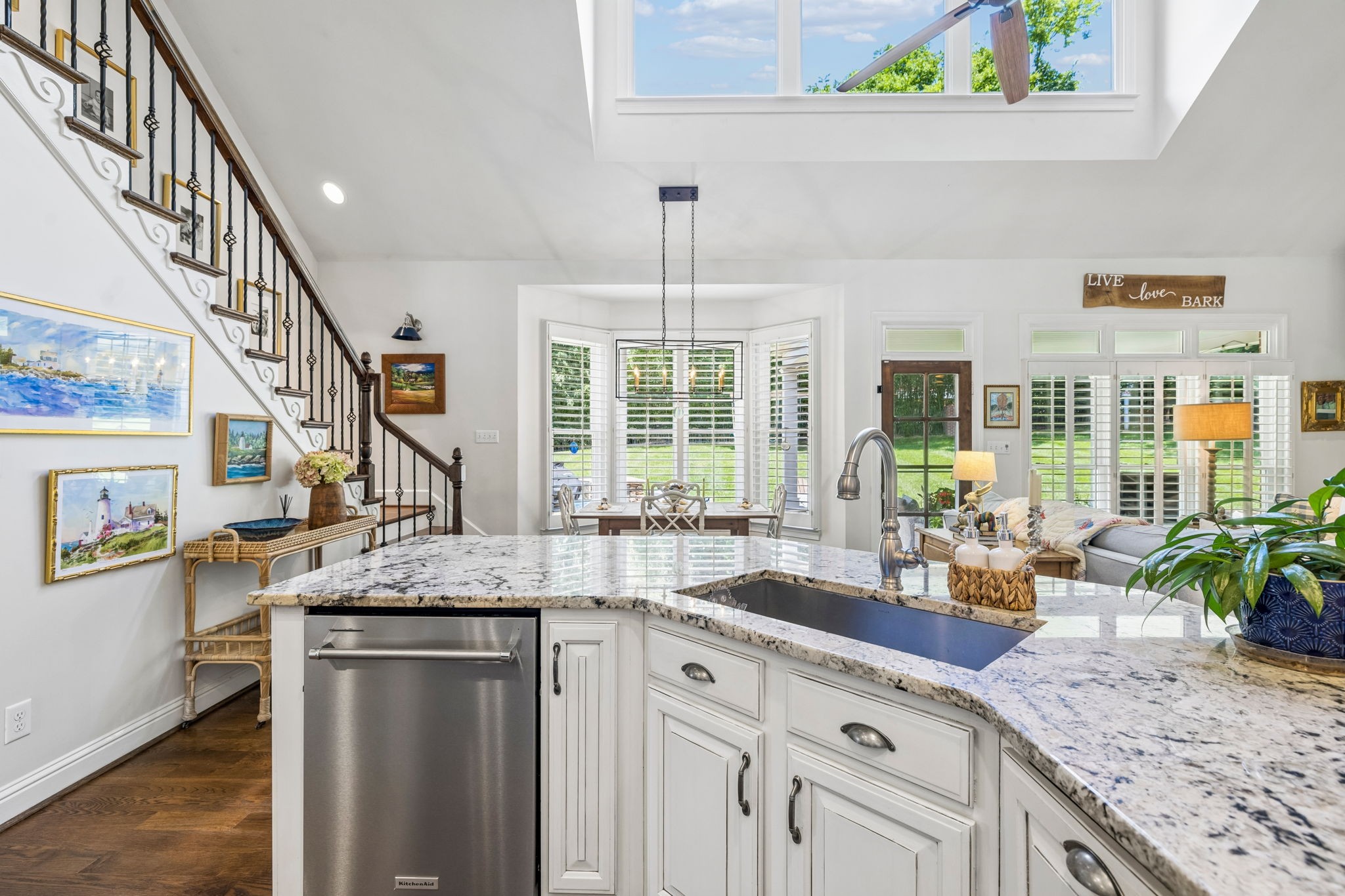 1206 Signature Ct