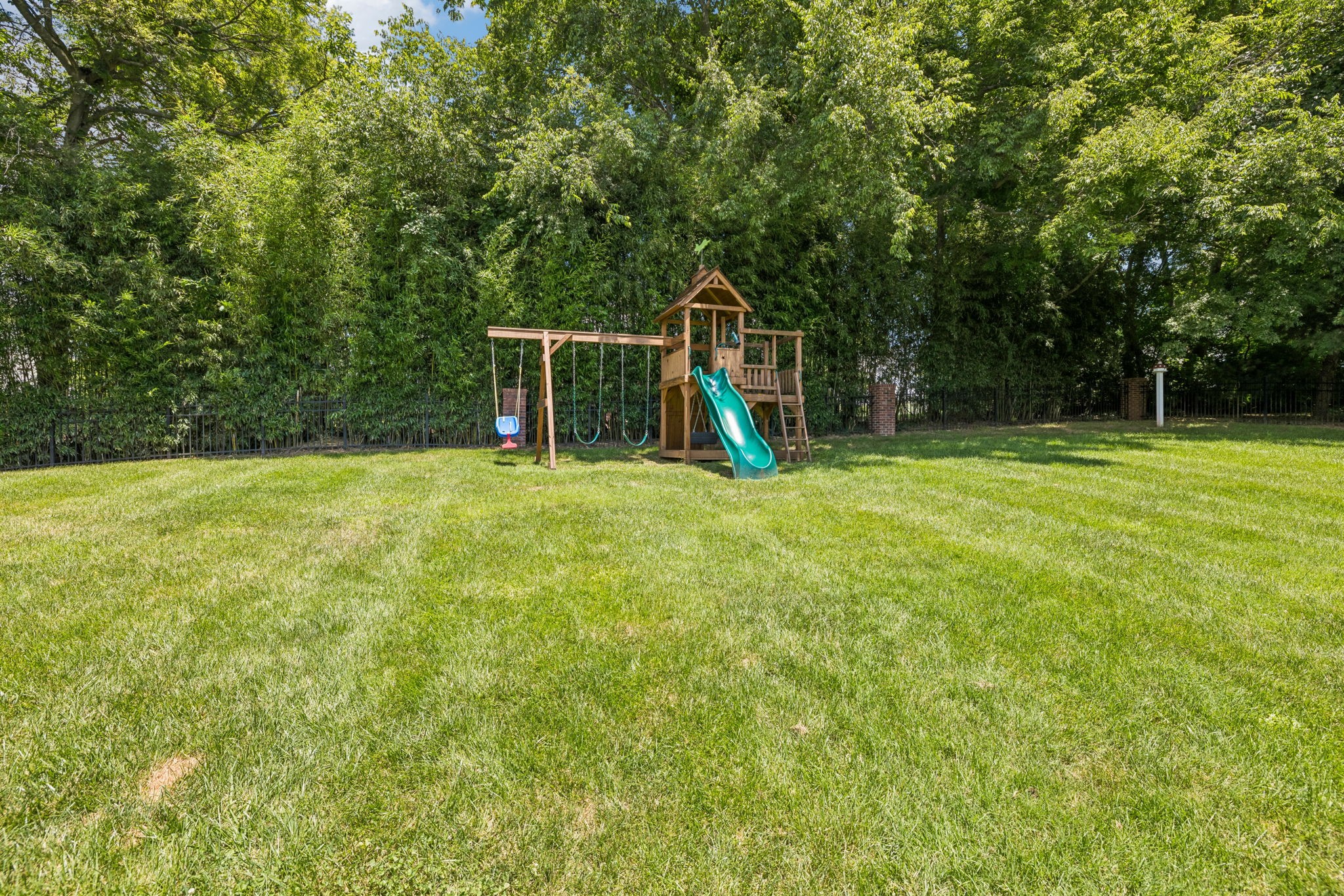 1206 Signature Ct