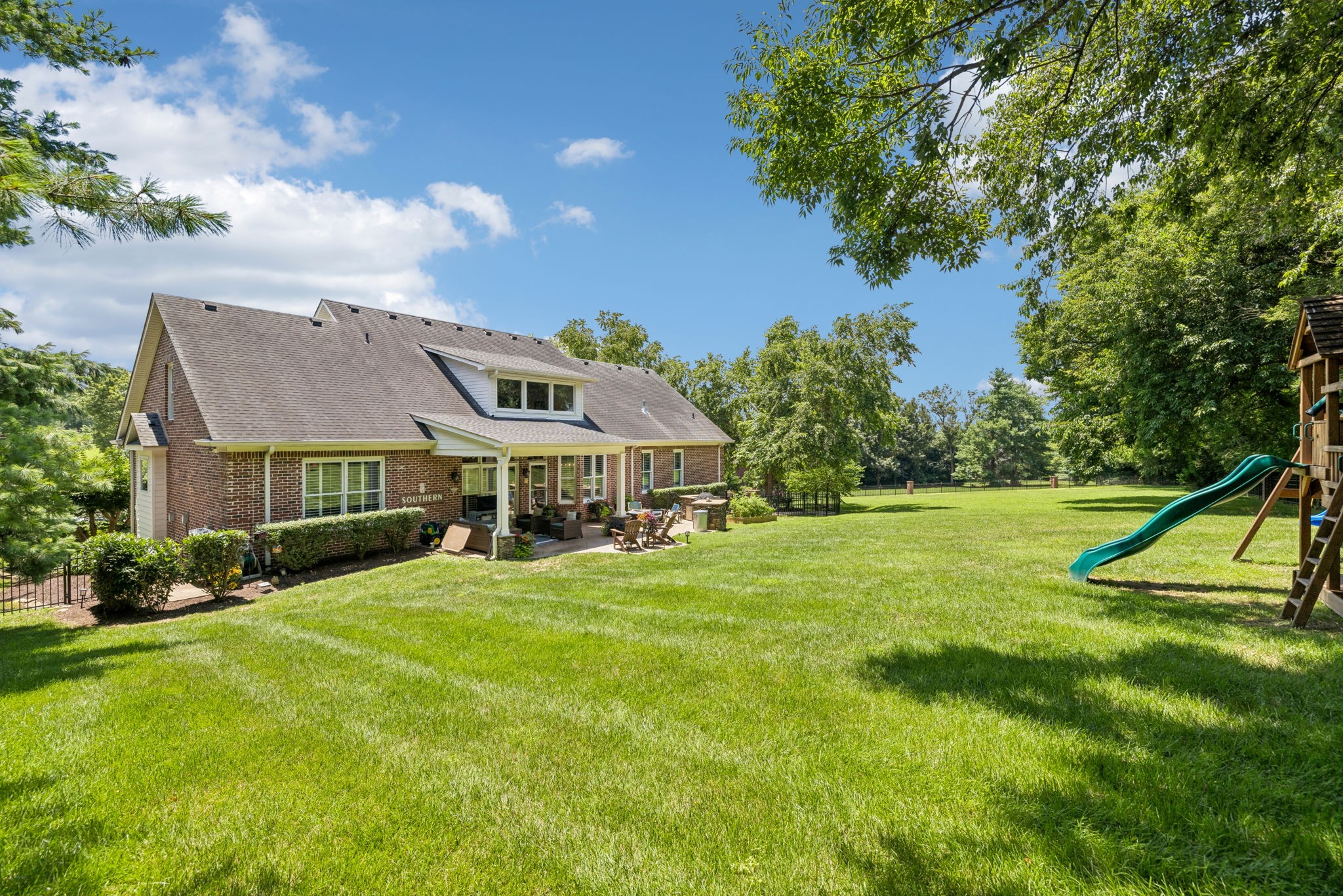 1206 Signature Ct