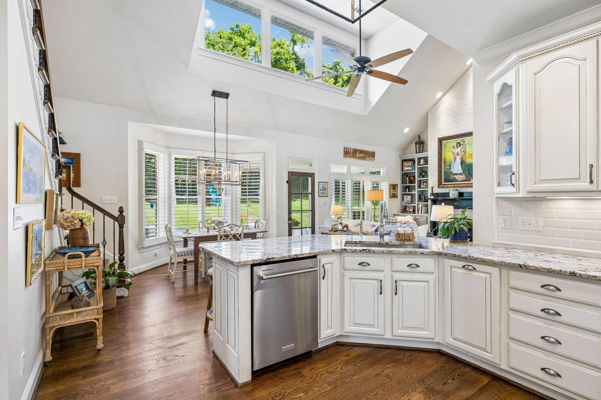 1206 Signature Ct