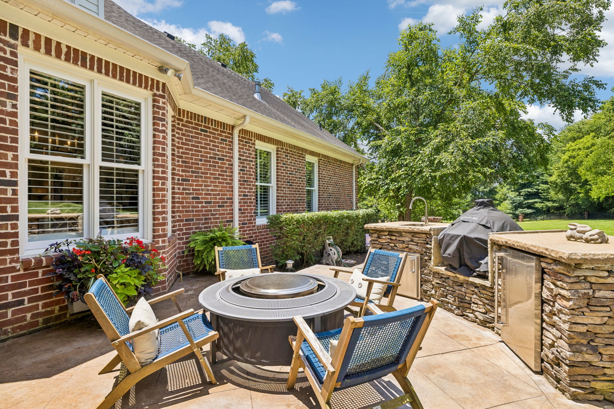 1206 Signature Ct