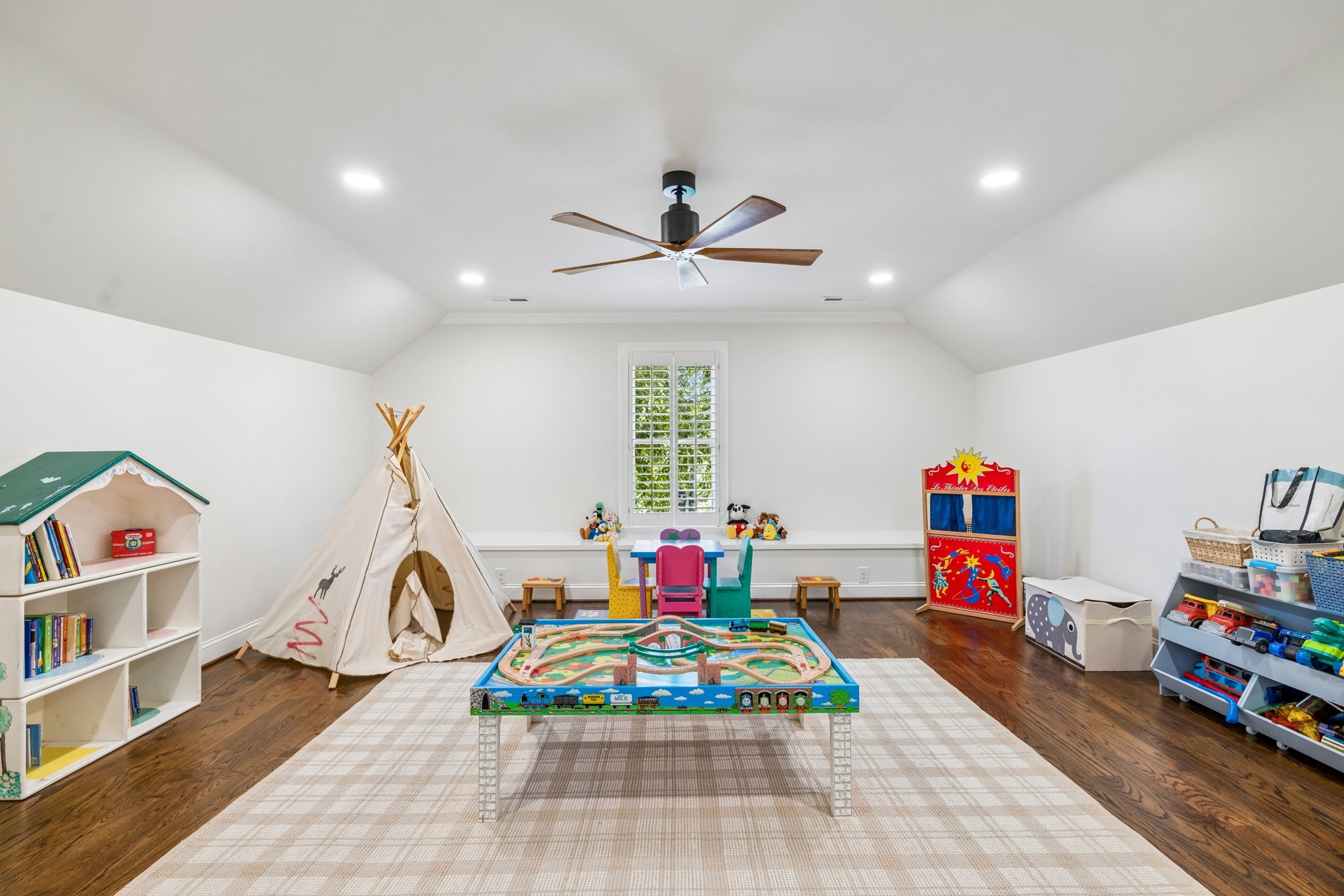 1206 Signature Ct