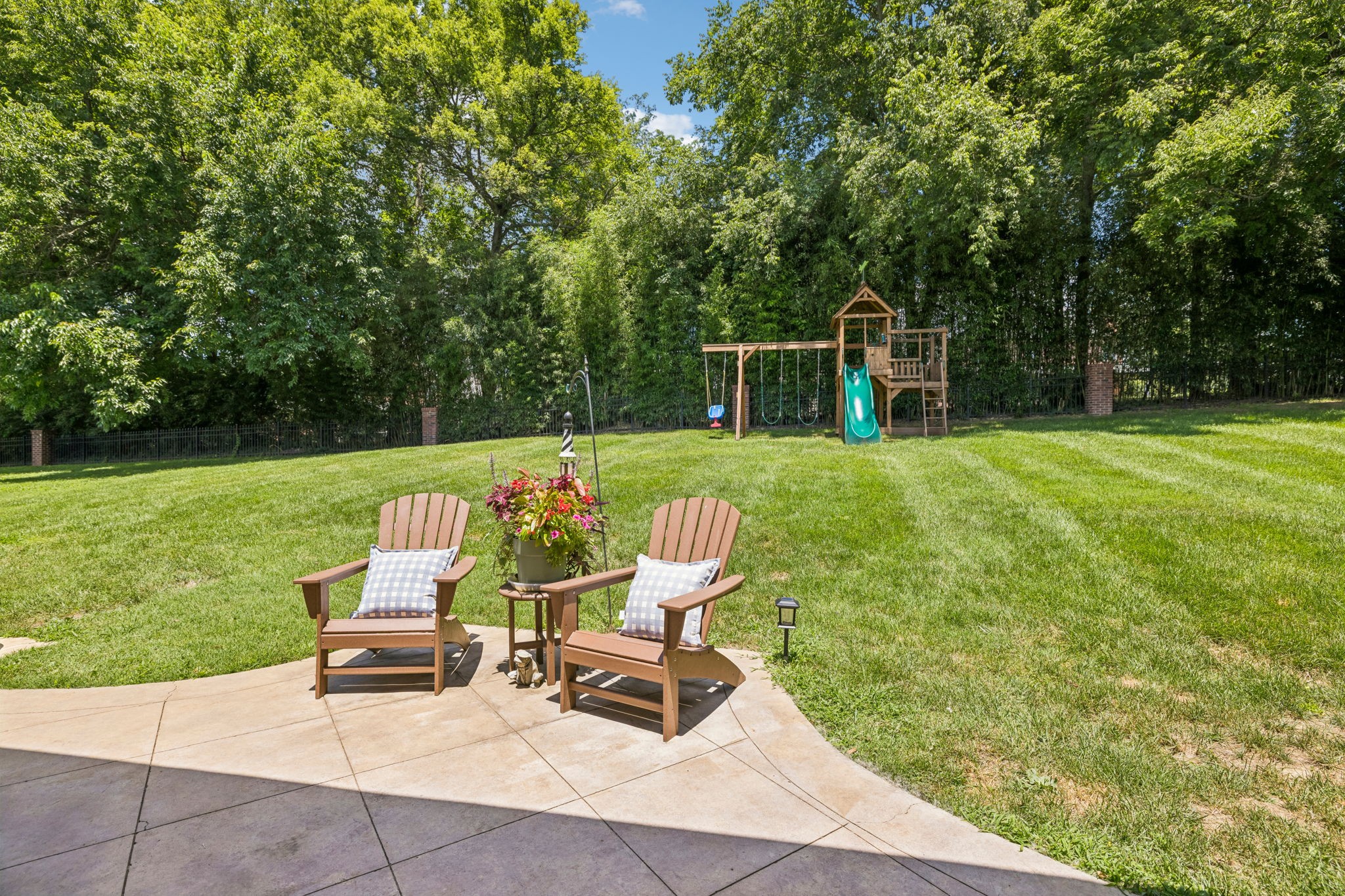 1206 Signature Ct
