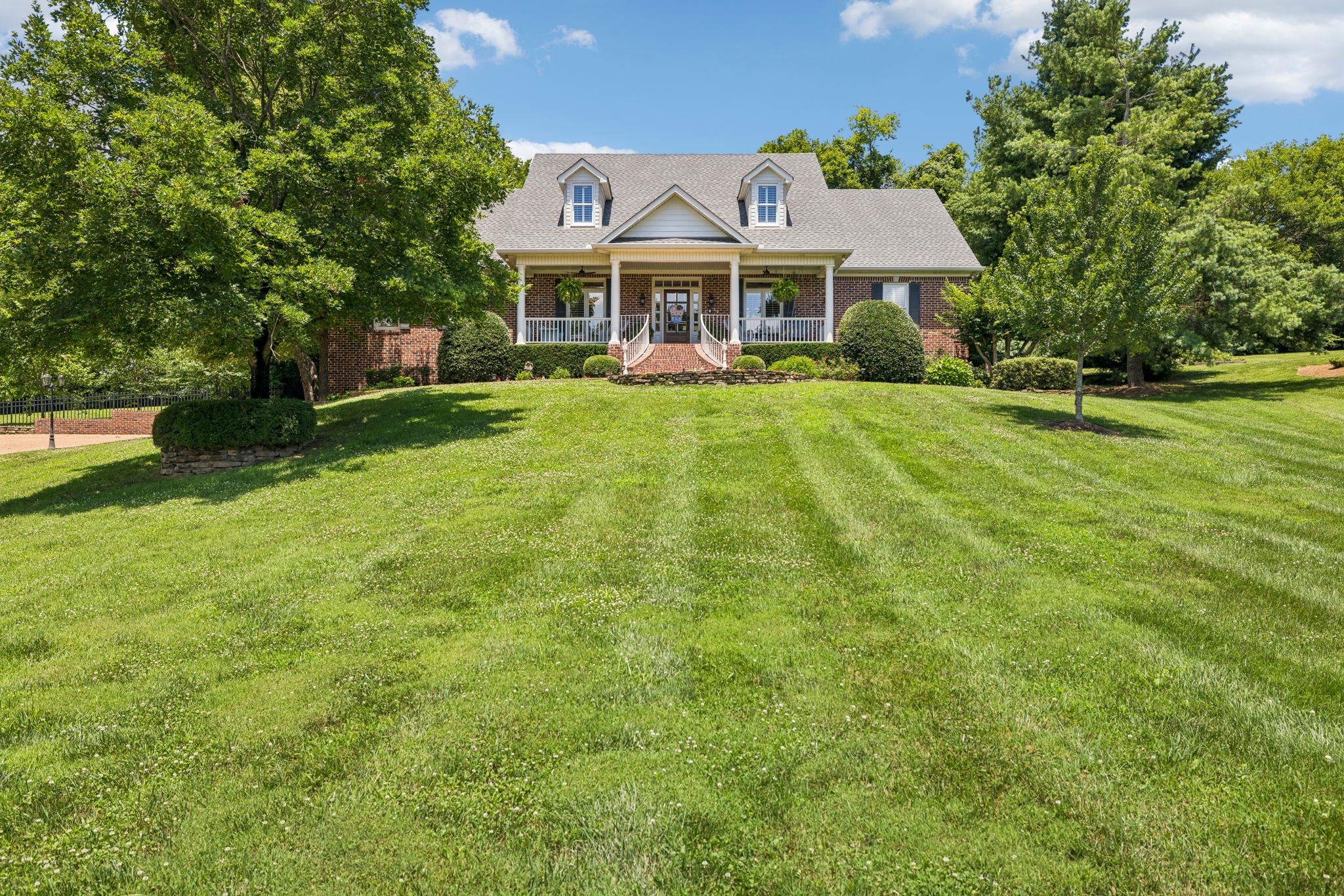1206 Signature Ct