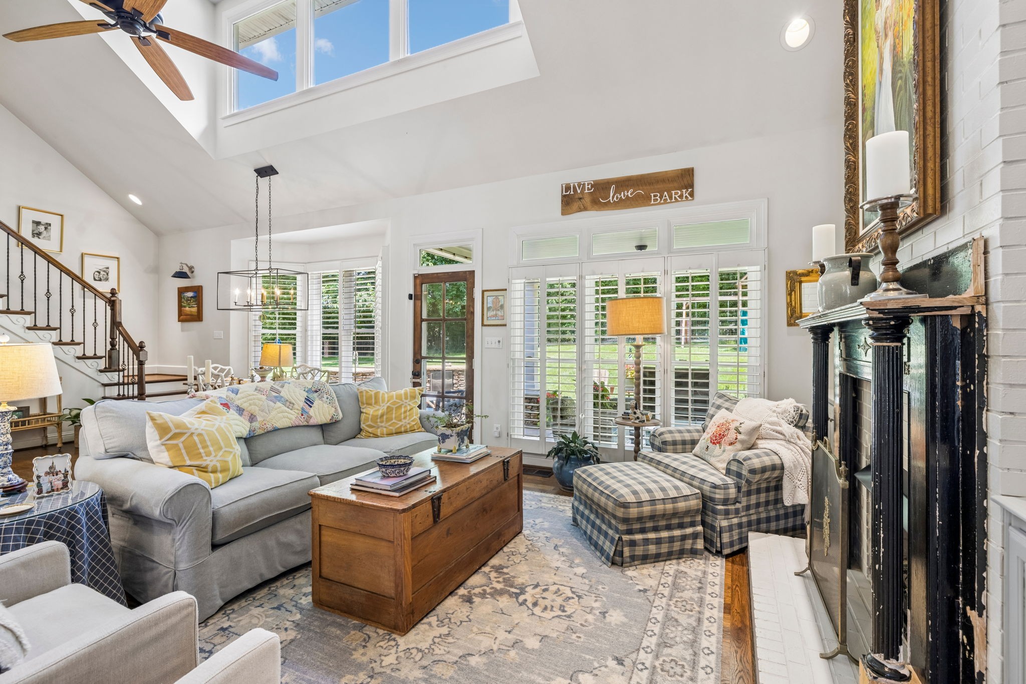 1206 Signature Ct