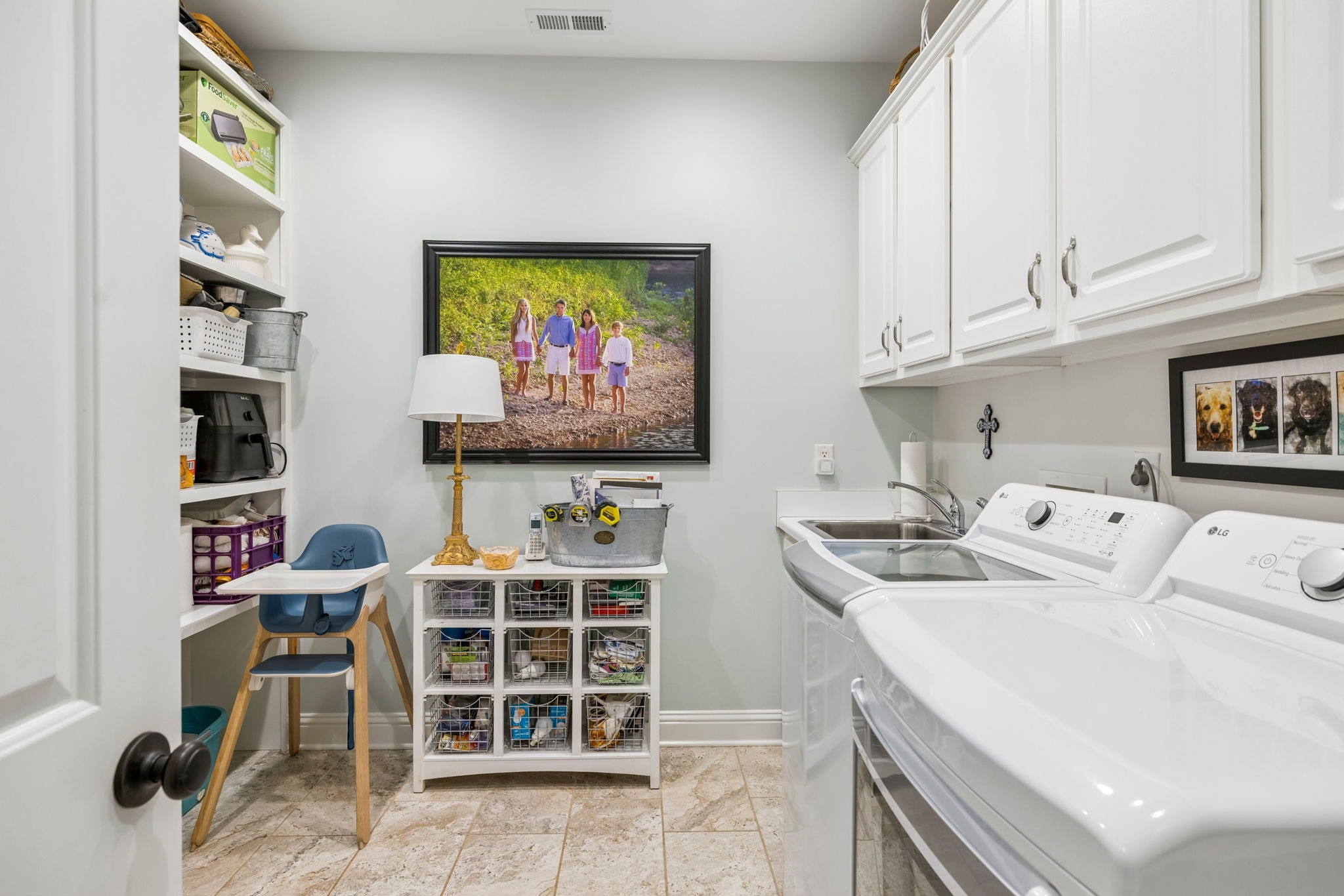 1206 Signature Ct