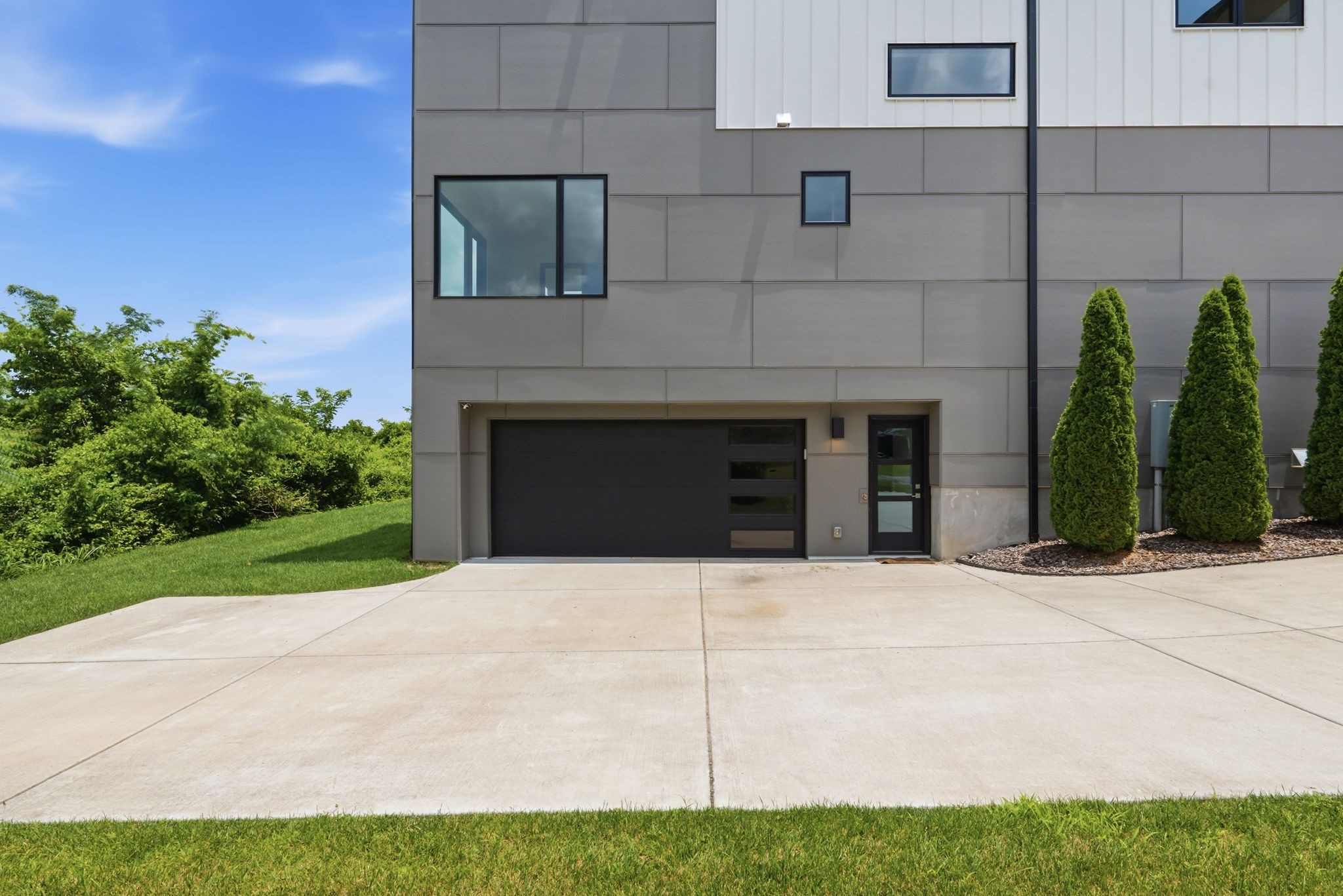 6012 Hill Cir