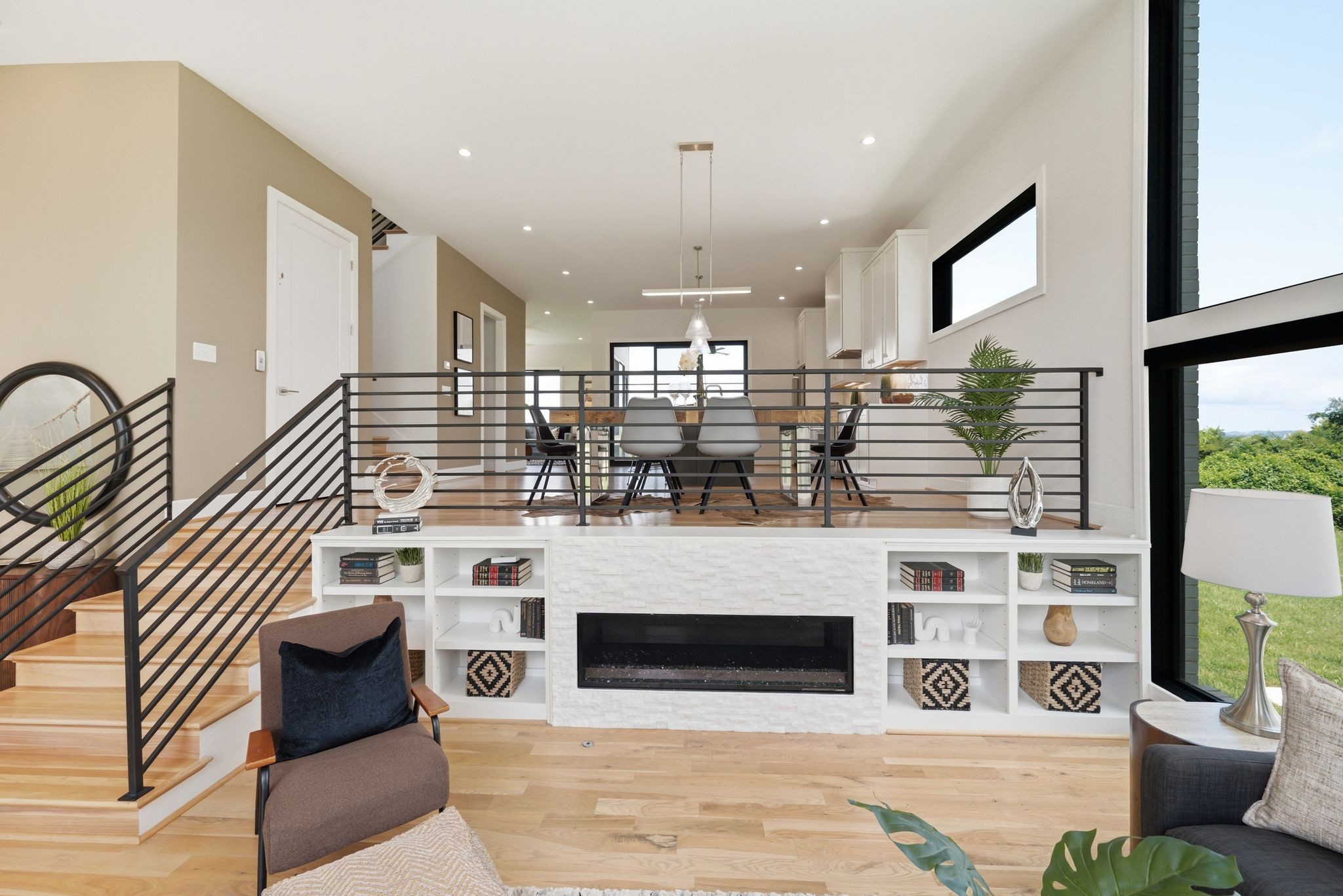 6012 Hill Cir