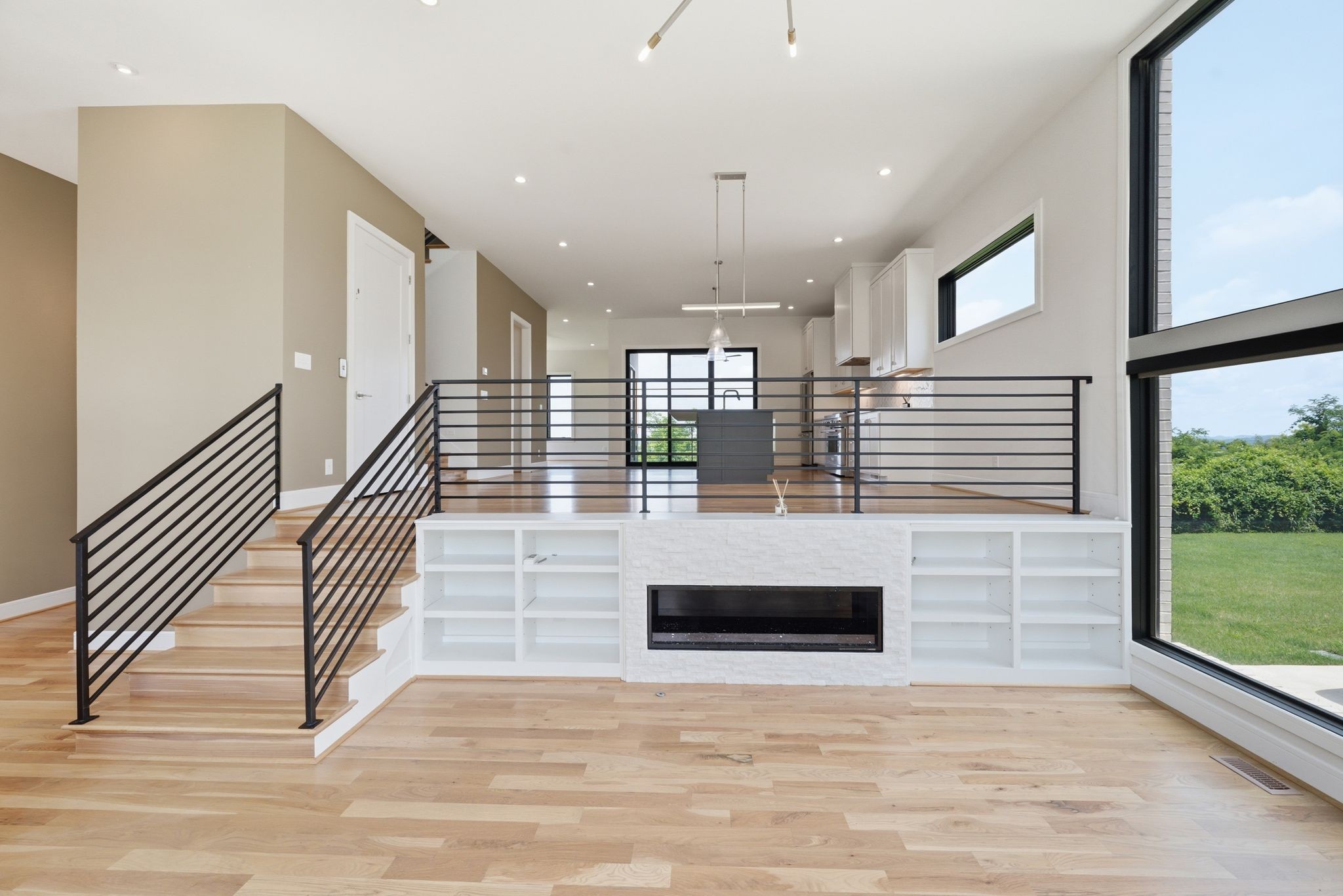 6012 Hill Cir