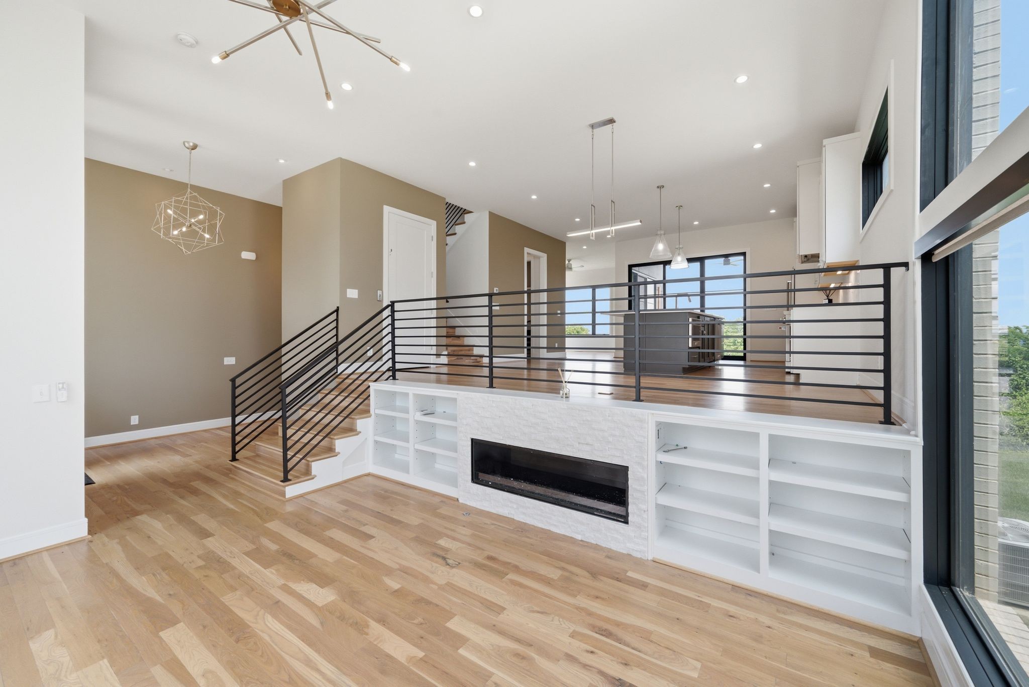 6012 Hill Cir